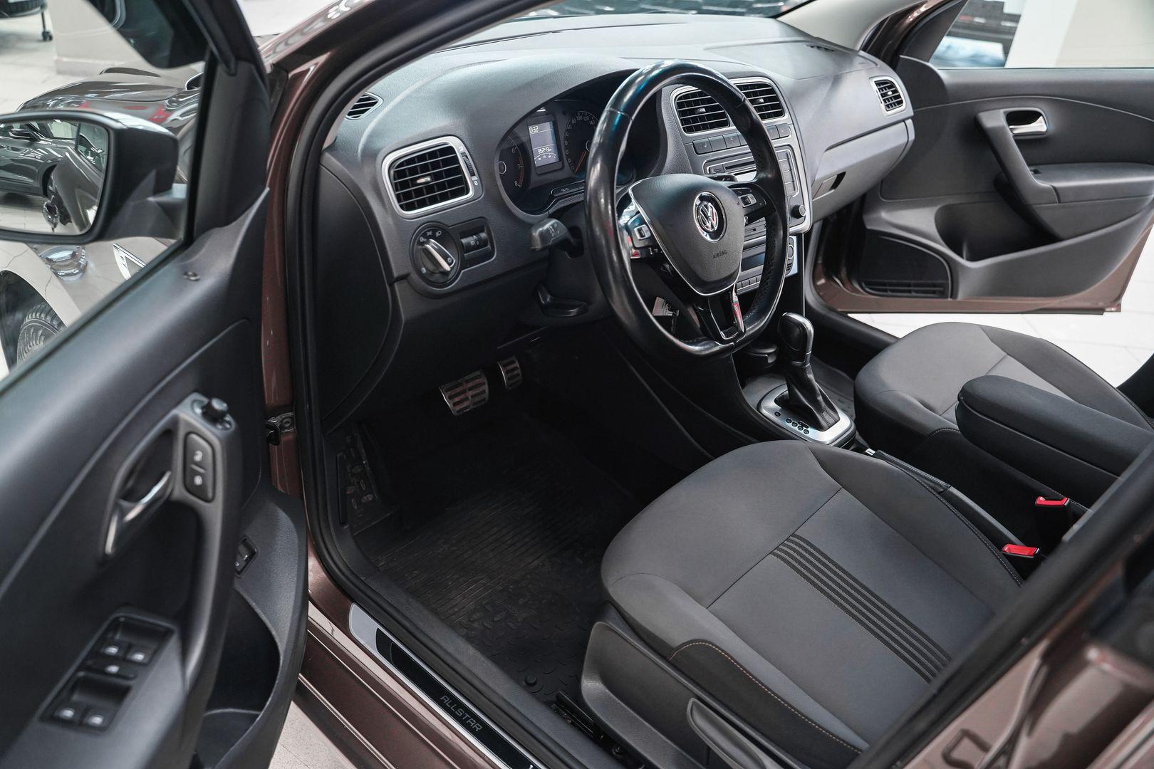 Volkswagen Polo 2016, коричневый, ДЦ Орехово