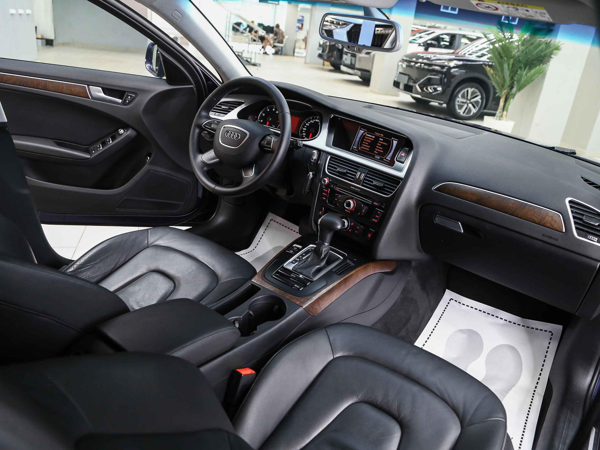 Audi A4 2015, синий, ДЦ Орехово