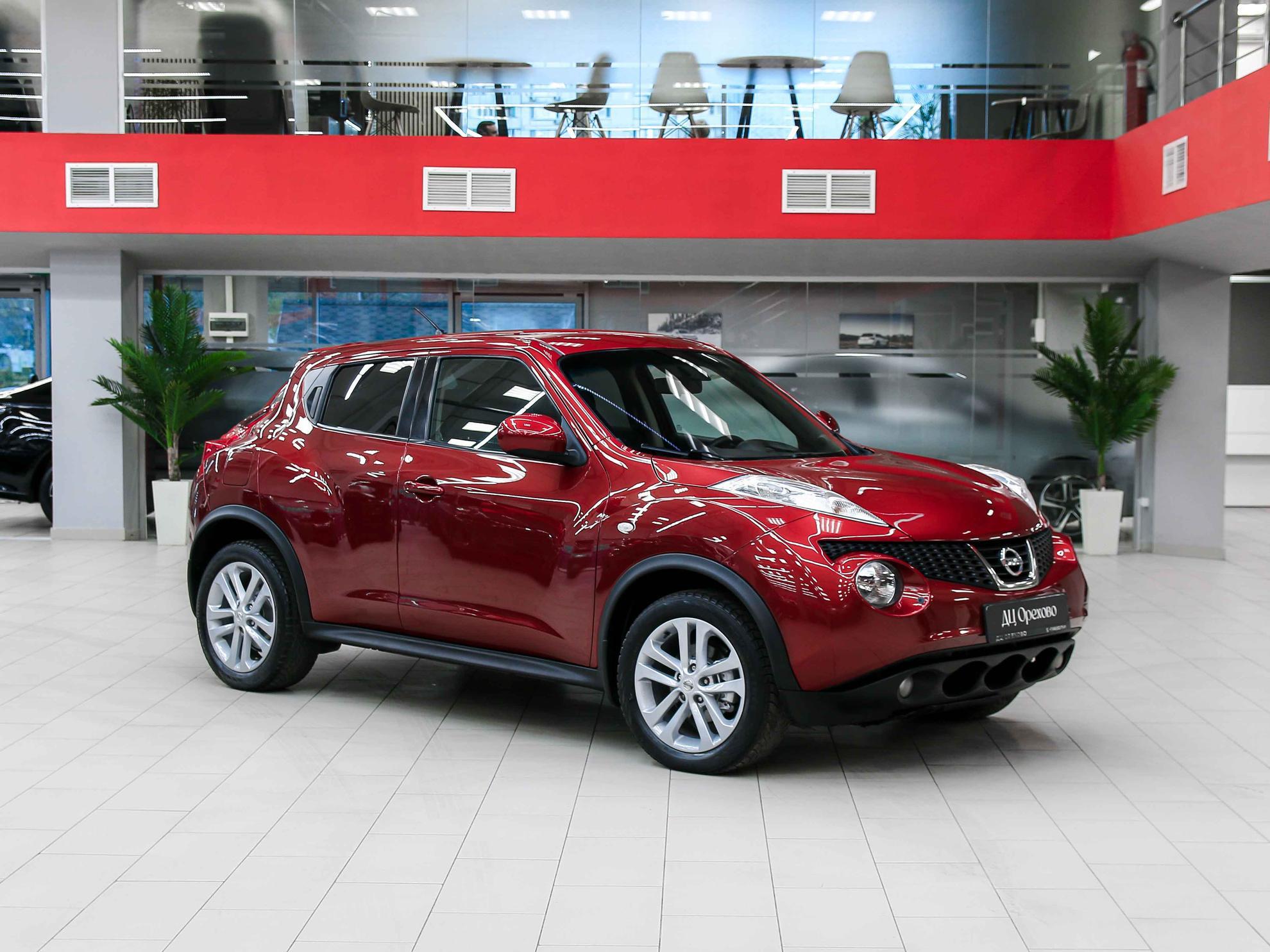 Nissan Juke 2011, красный, ДЦ Орехово