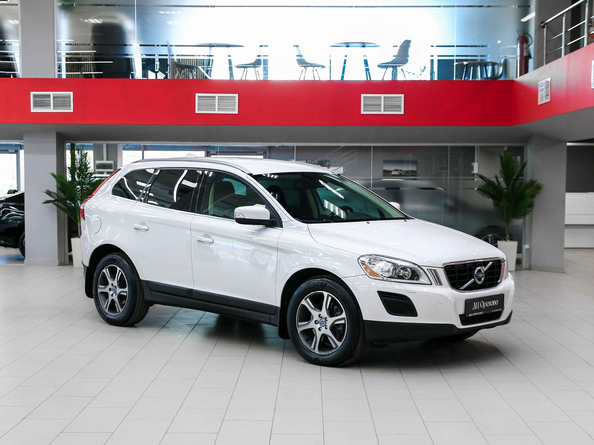Volvo XC60 2011, белый, ДЦ Орехово