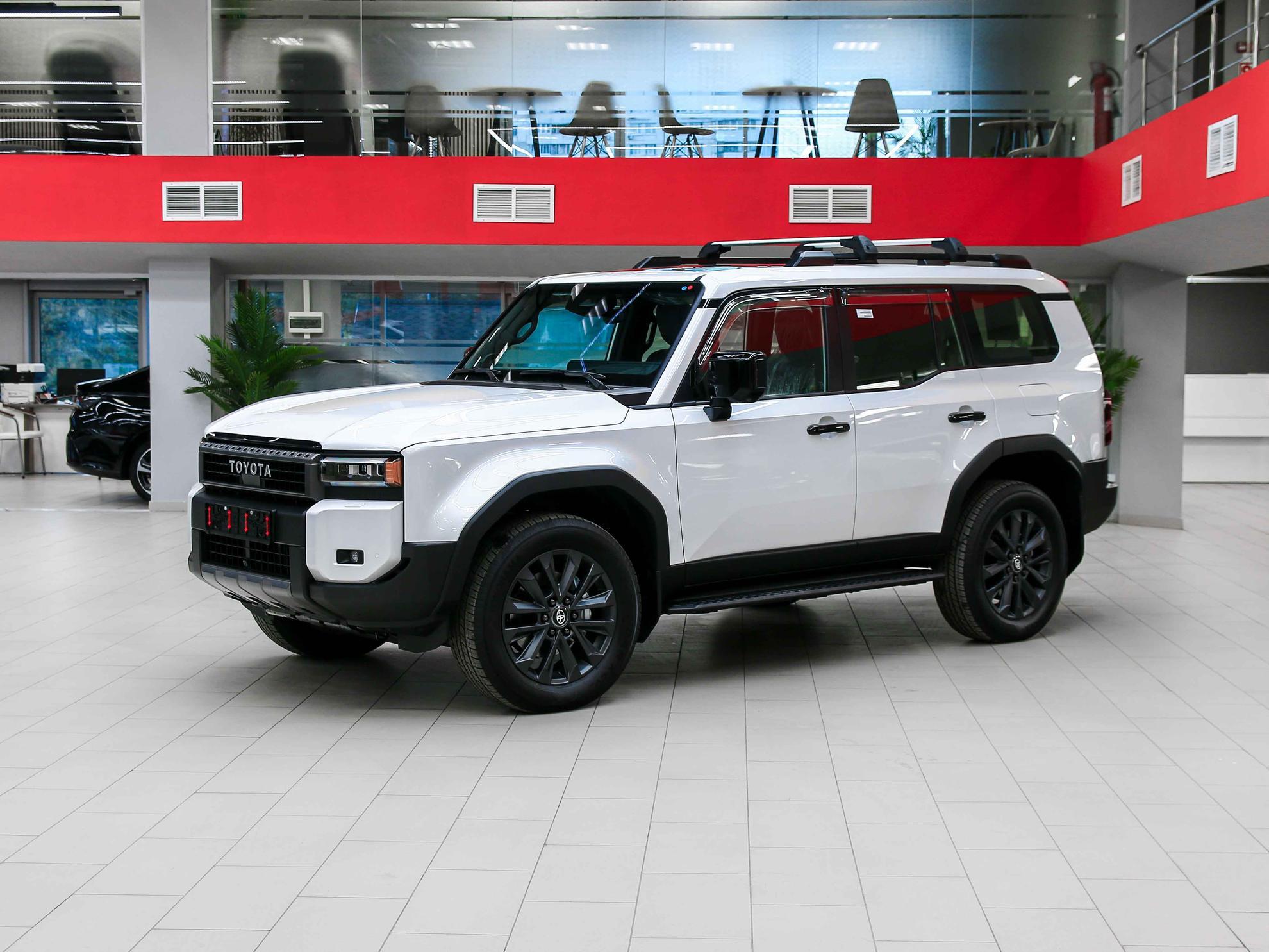 Toyota Land Cruiser Prado 2026, белый, ДЦ Орехово
