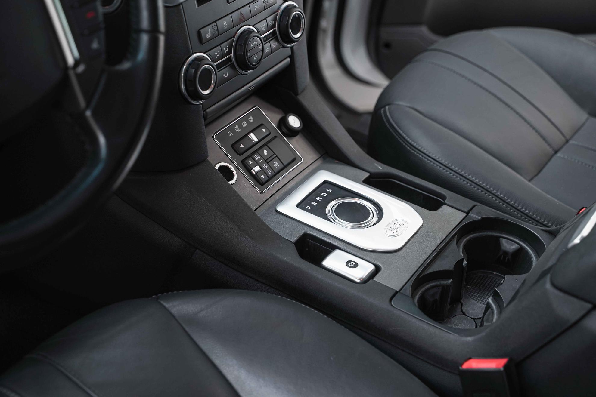 Land Rover Discovery 2015, белый, ДЦ Орехово