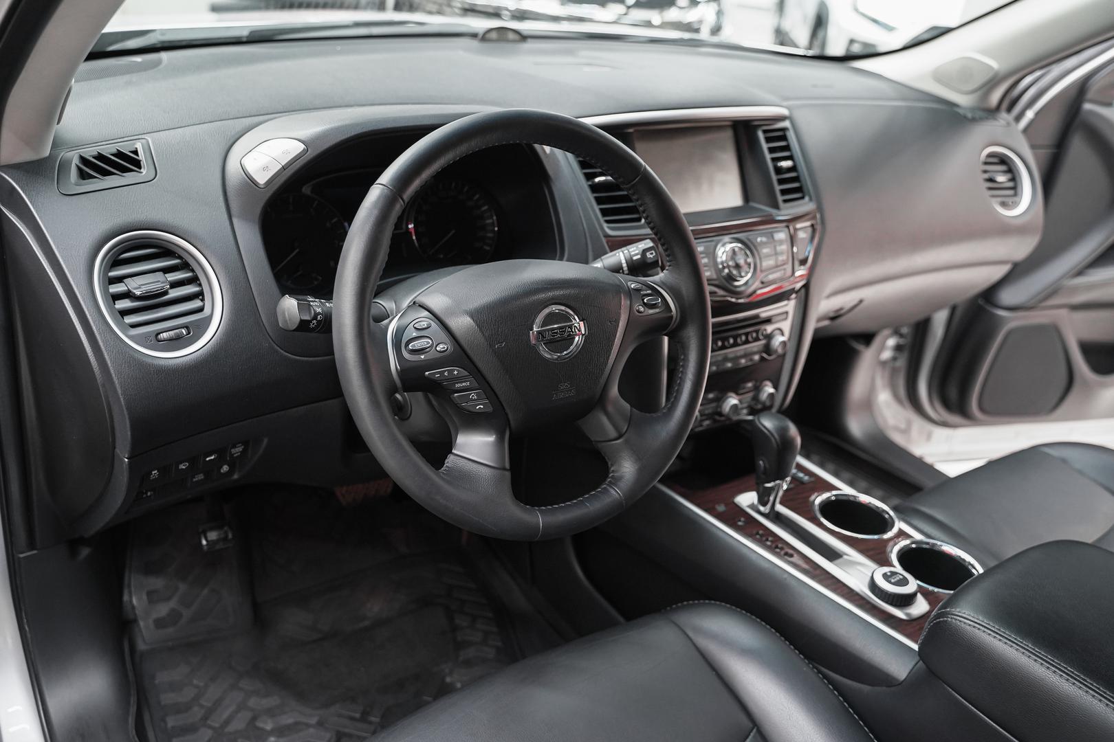 Nissan Pathfinder 2014, серебряный, ДЦ Орехово