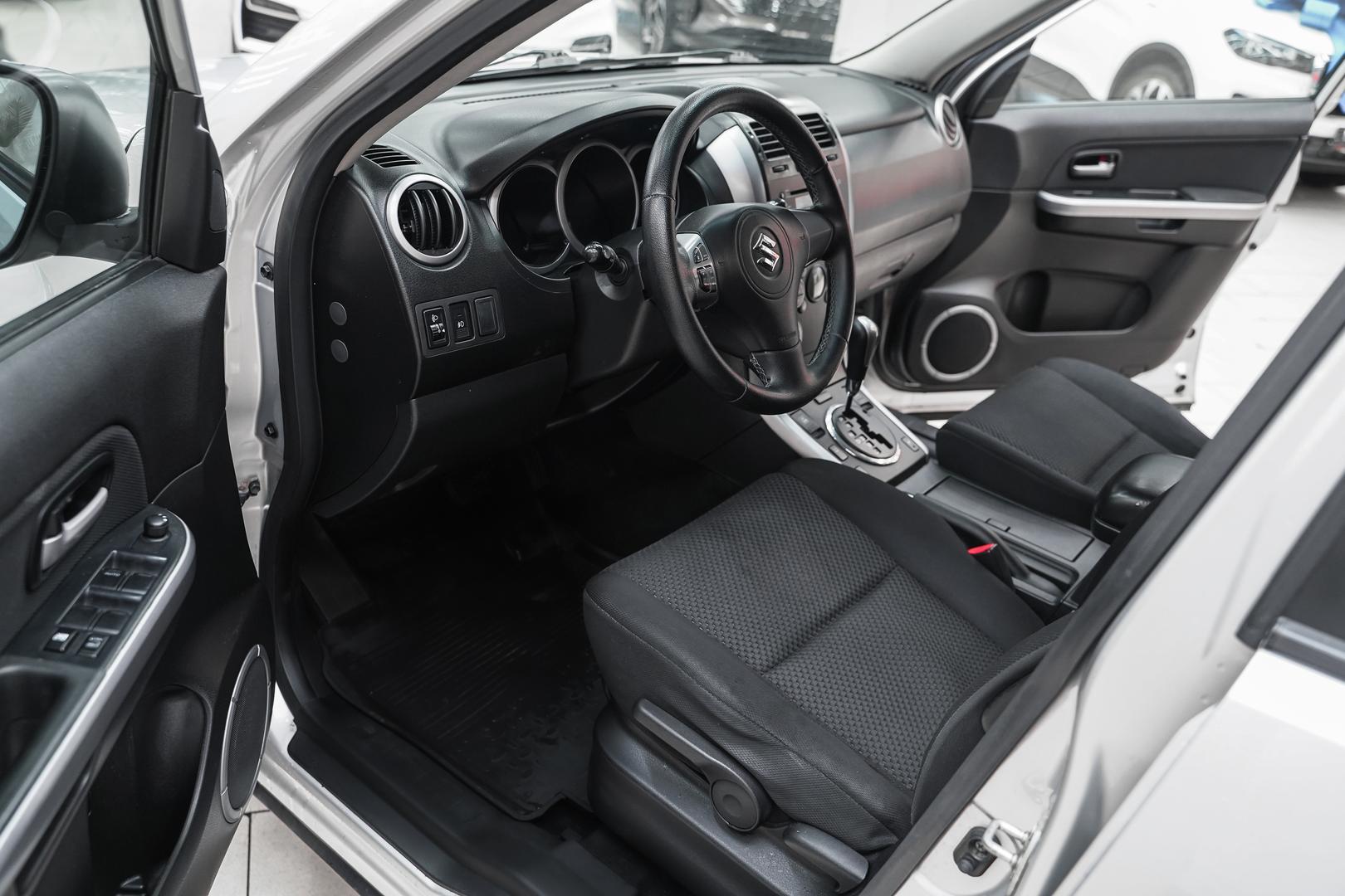 Suzuki Grand Vitara 2010, серебряный, ДЦ Орехово