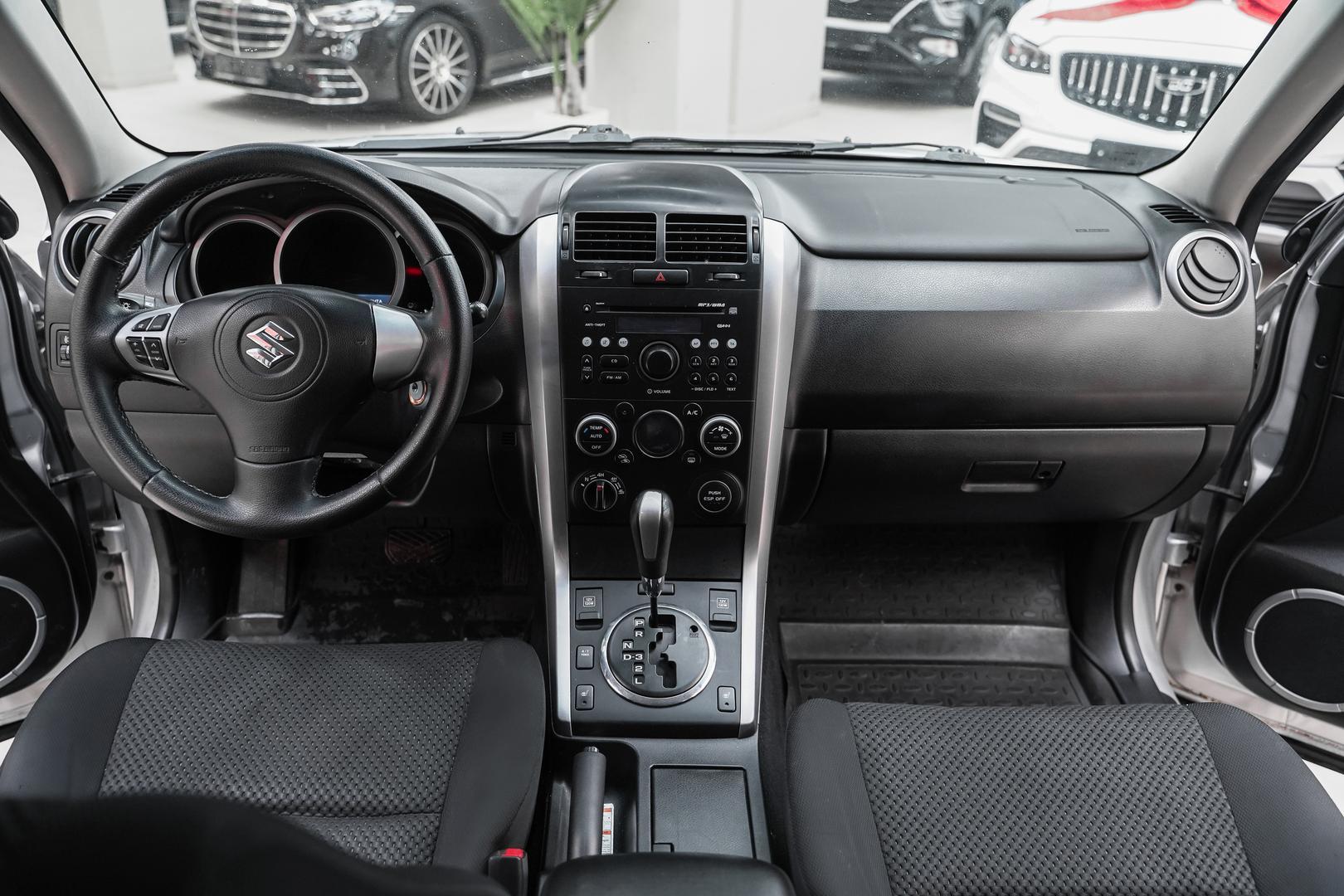 Suzuki Grand Vitara 2010, серебряный, ДЦ Орехово