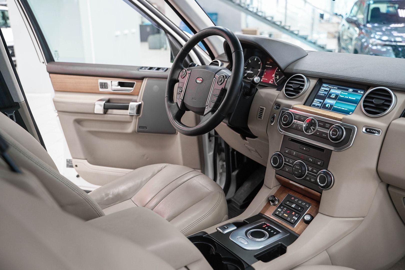 Land Rover Discovery 2013, белый, ДЦ Орехово