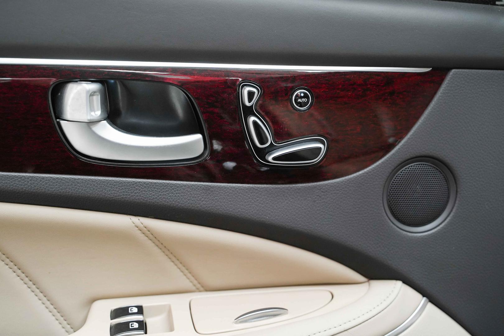 Hyundai Equus 2012, черный, ДЦ Орехово