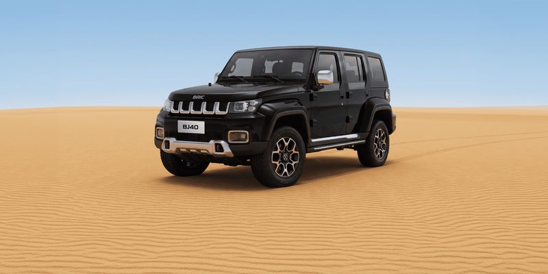 BAIC BJ40, чёрный цвет кузова, вид спереди сбоку