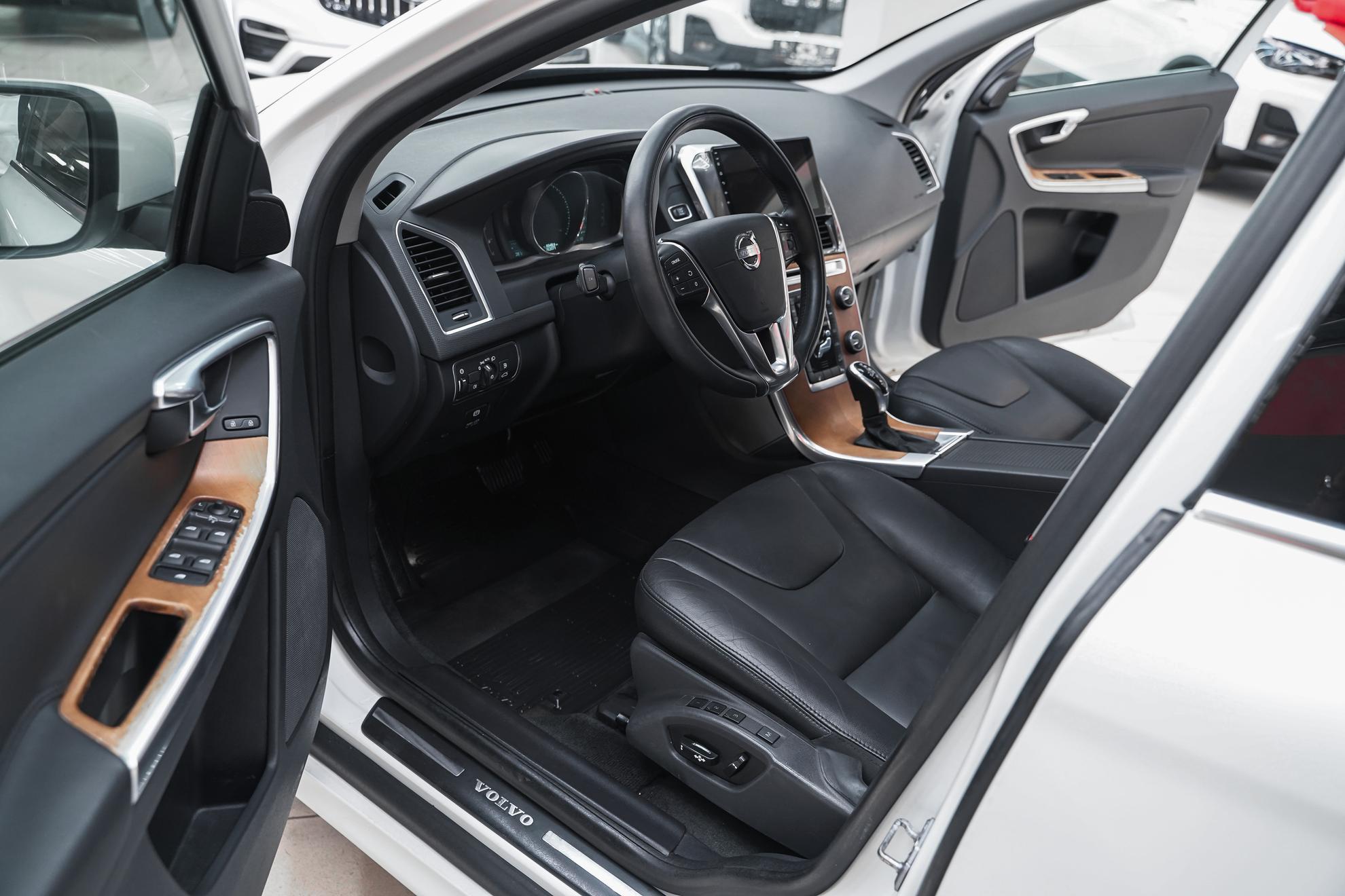 Volvo XC60 2014, белый, ДЦ Орехово