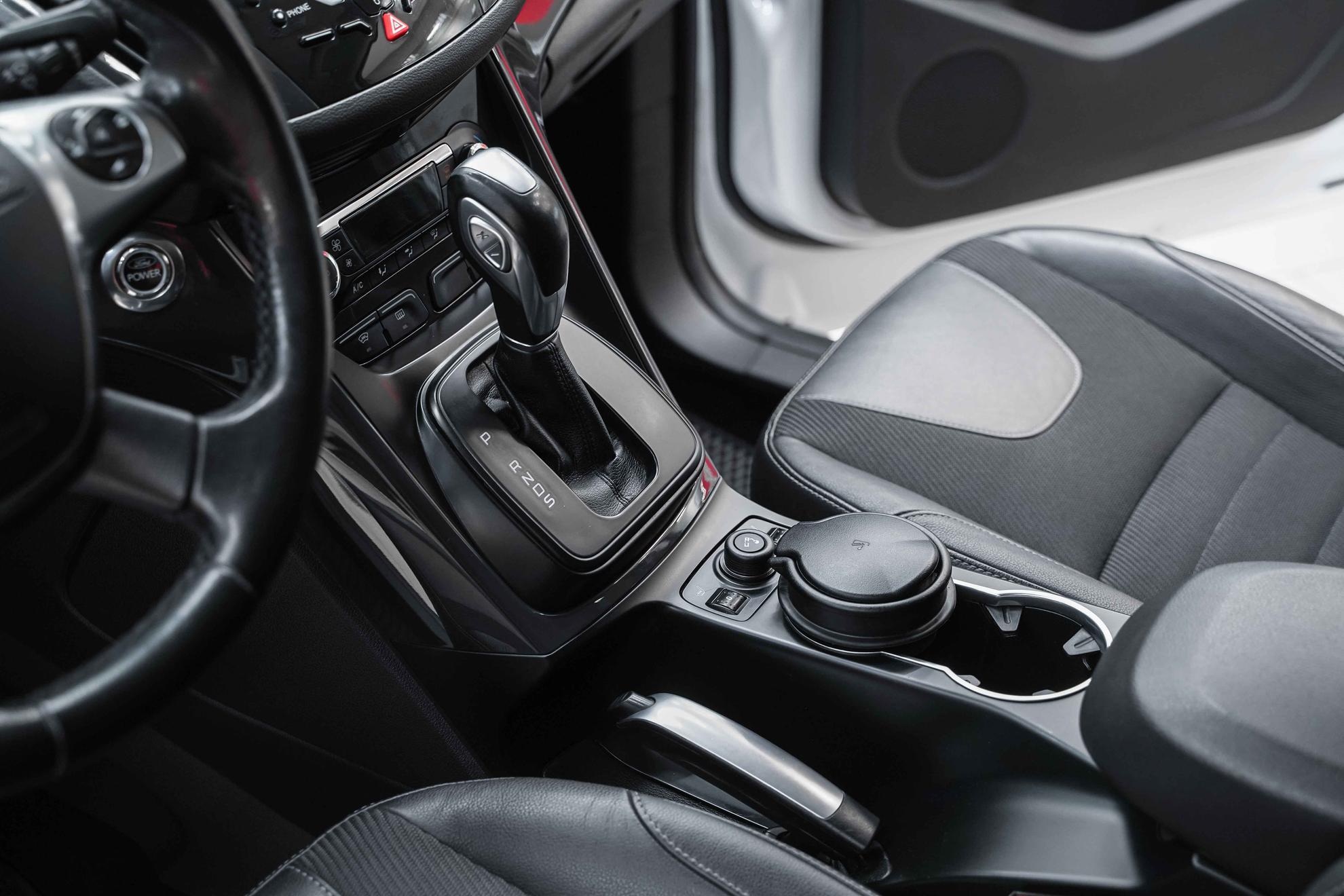 Ford Kuga 2013, белый, ДЦ Орехово