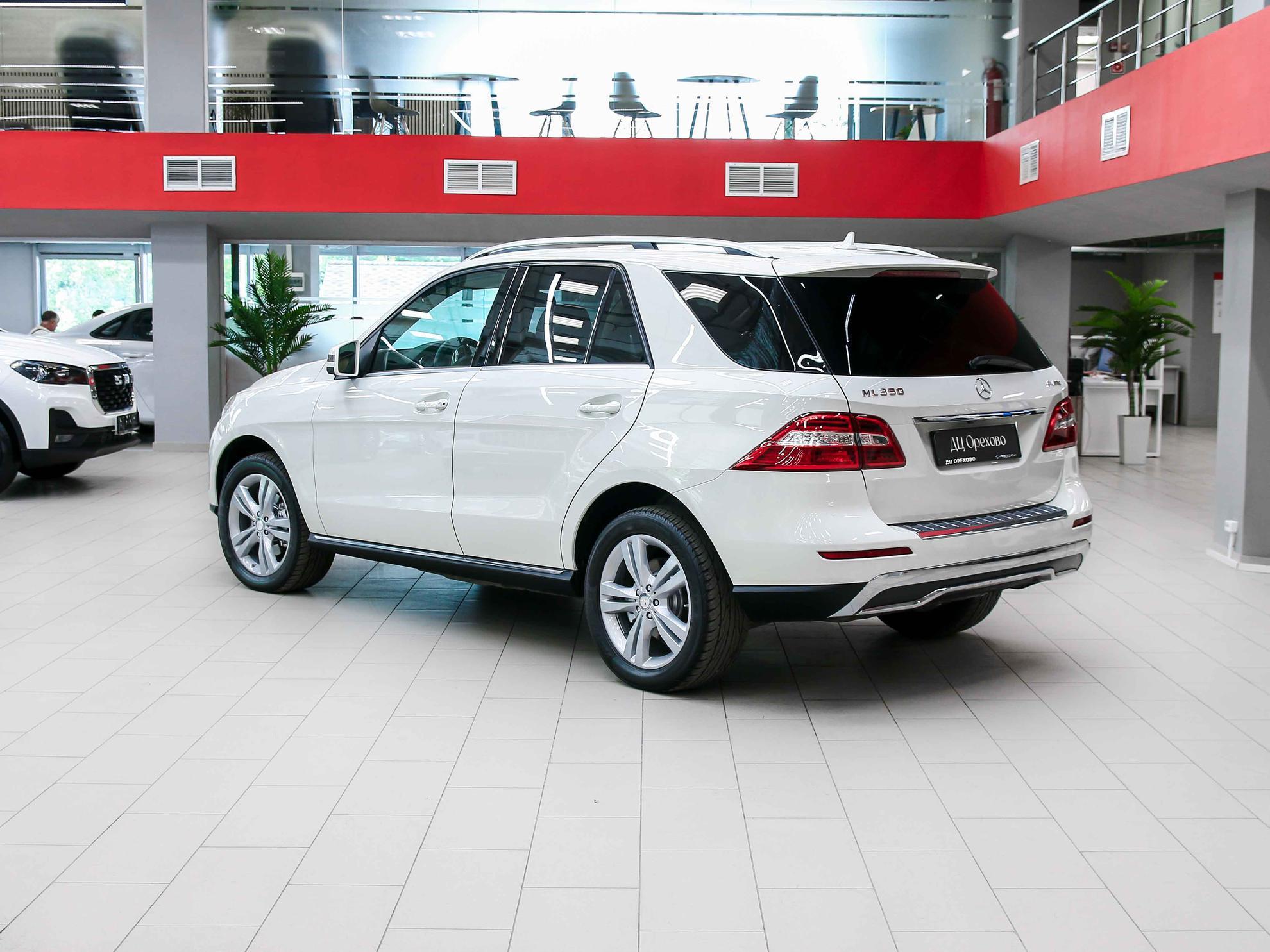 Mercedes-Benz M-Класс 2012, белый, ДЦ Орехово