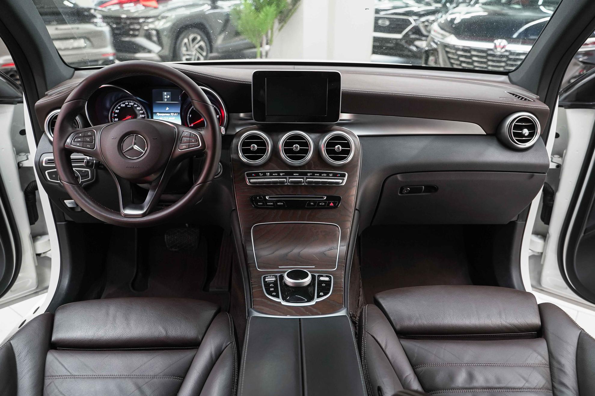 Mercedes-Benz GLC 2017, белый, ДЦ Орехово