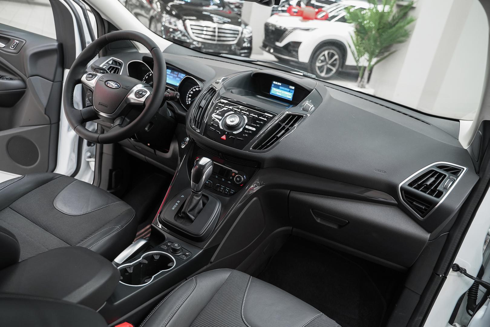 Ford Kuga 2015, белый, ДЦ Орехово