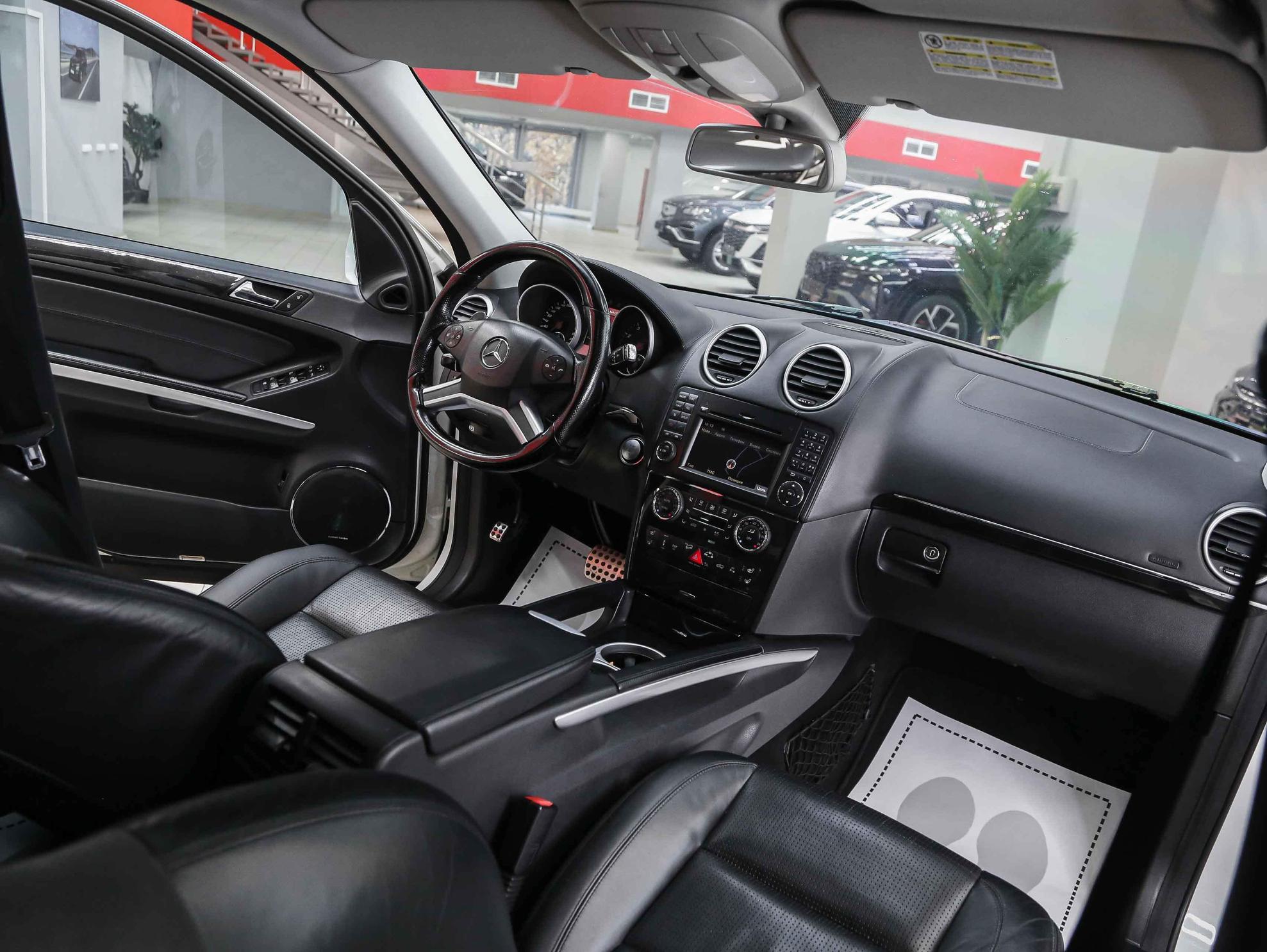 Mercedes-Benz M-Класс AMG 2010, белый, ДЦ Орехово