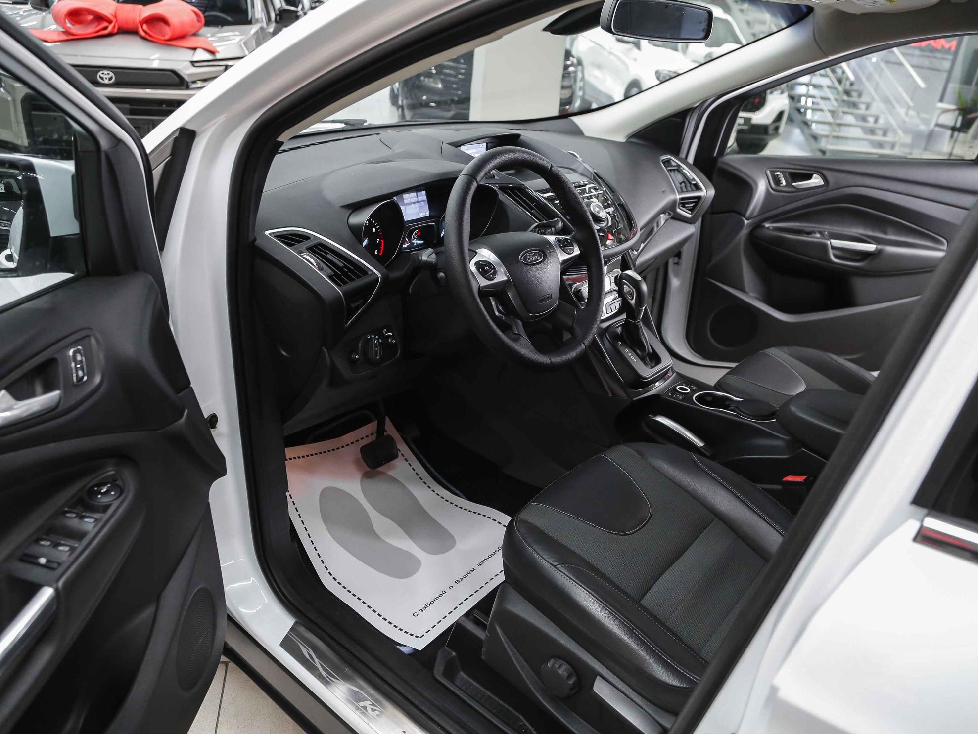 Ford Kuga 2014, белый, ДЦ Орехово
