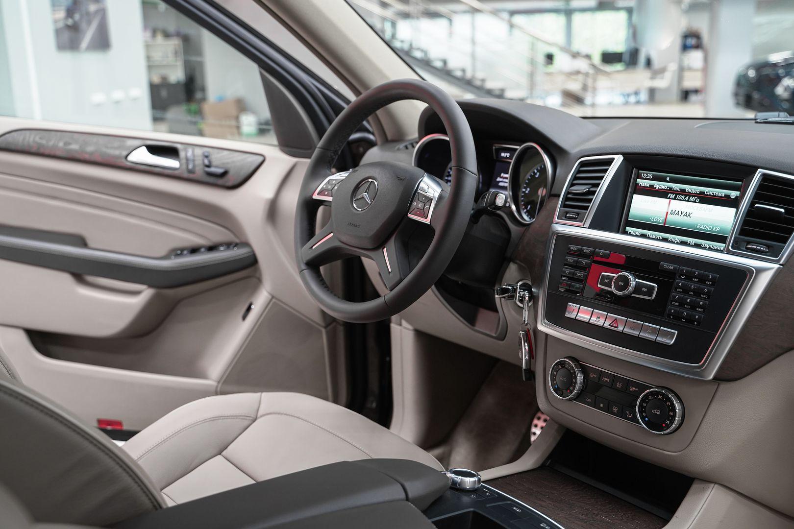 Mercedes-Benz M-Класс 2013, коричневый, ДЦ Орехово