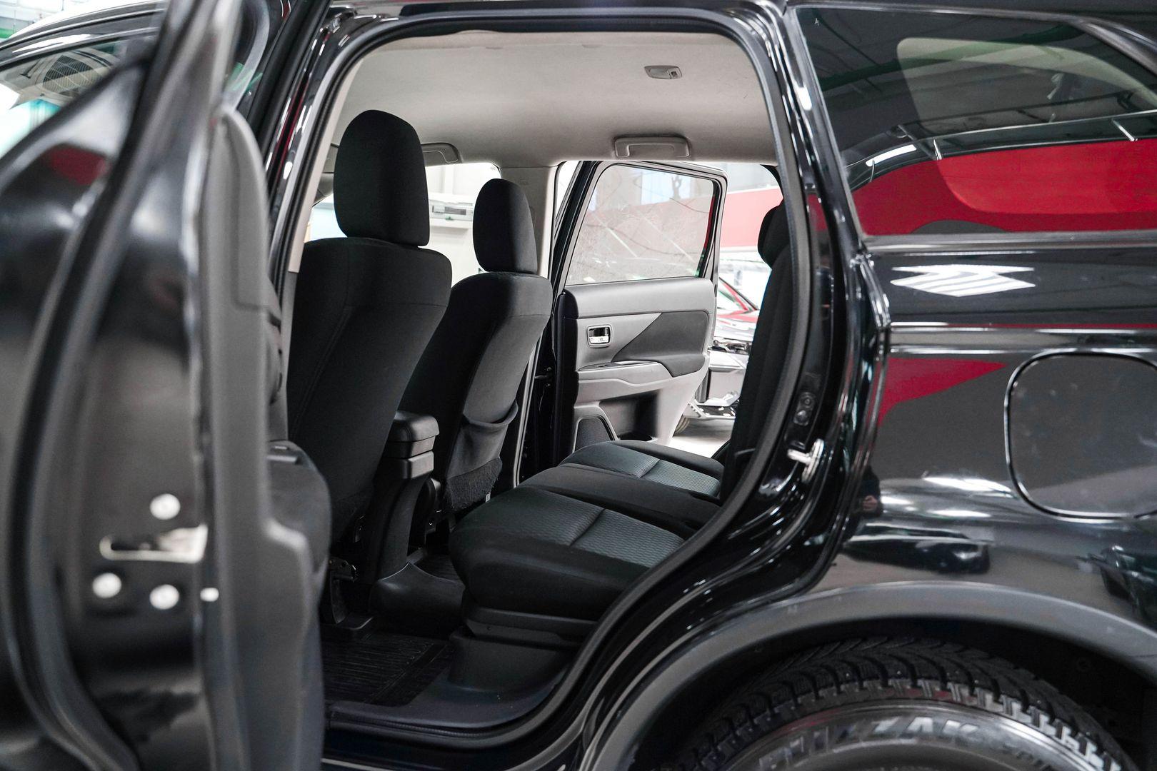 Mitsubishi Outlander 2014, черный, ДЦ Орехово