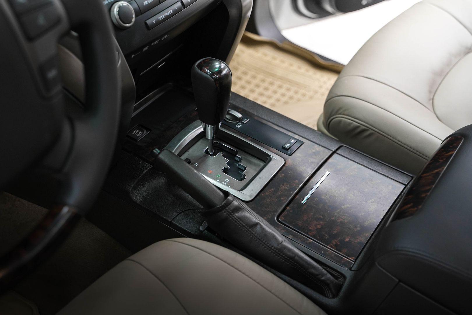 Toyota Land Cruiser 2011, белый, ДЦ Орехово