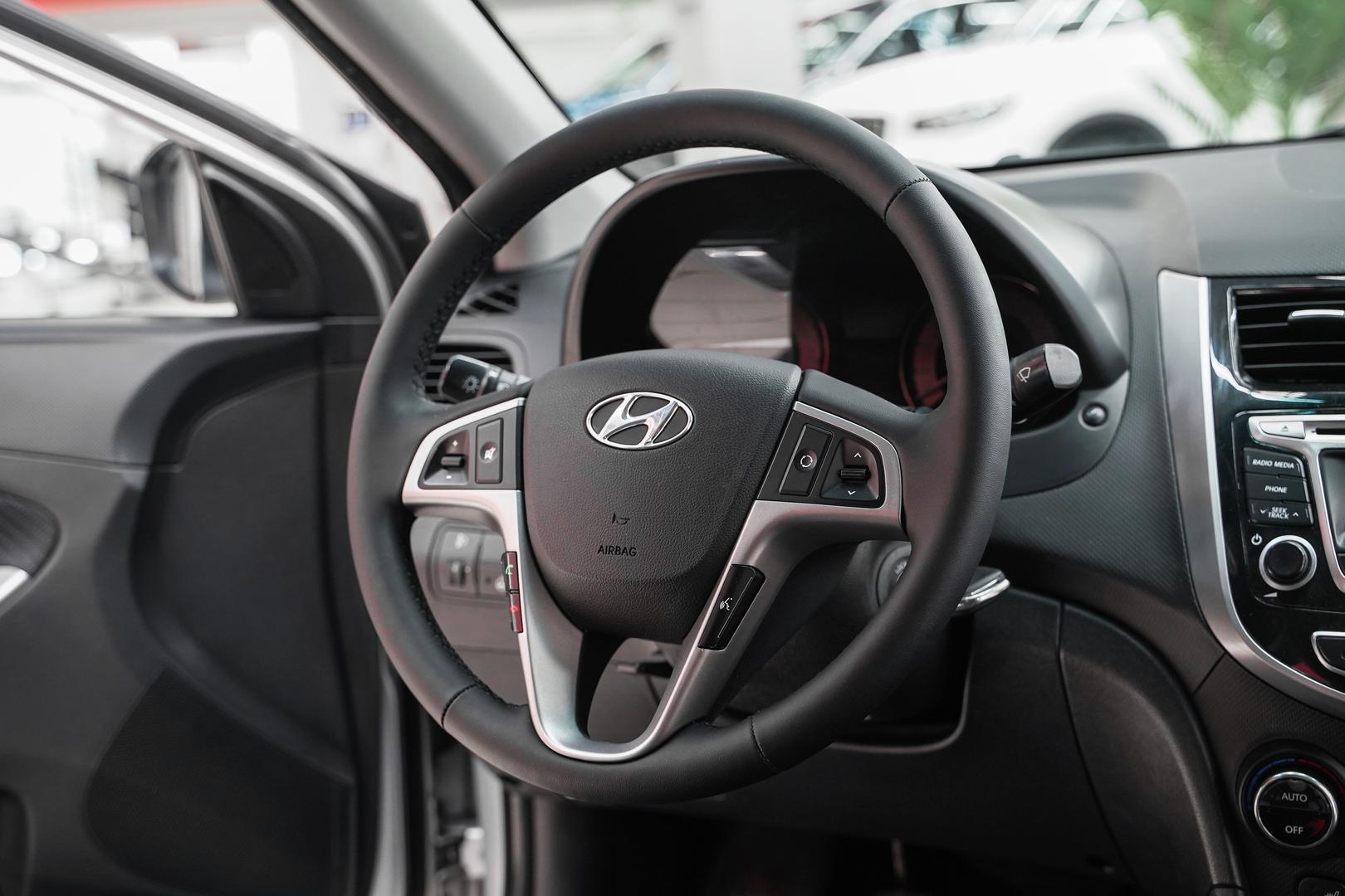 Hyundai Solaris 2015, серебряный, ДЦ Орехово