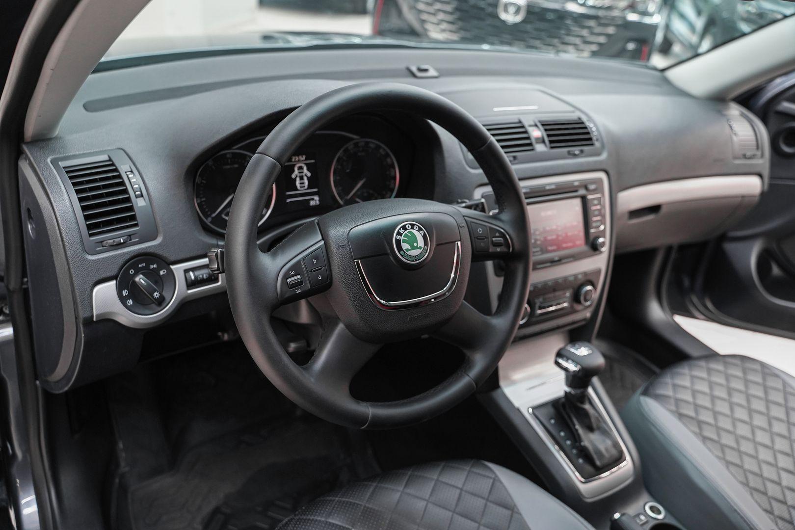 Skoda Octavia 2011, серый, ДЦ Орехово