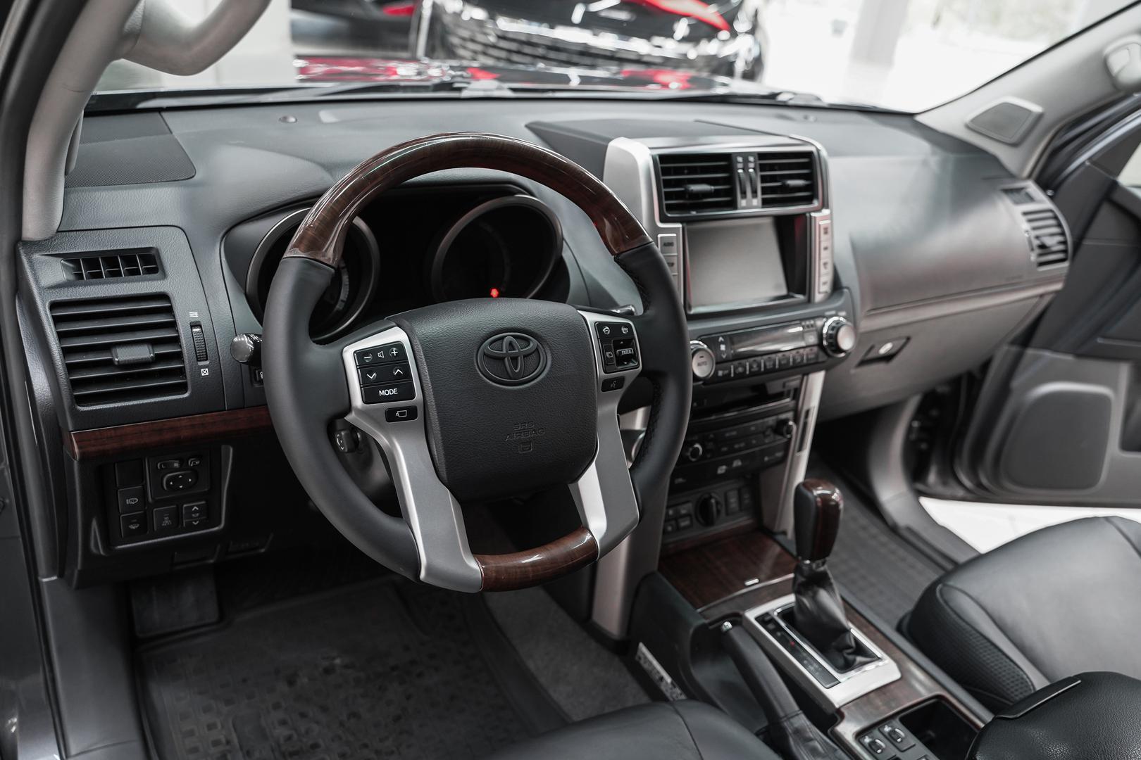 Toyota Land Cruiser Prado 2011, серый, ДЦ Орехово