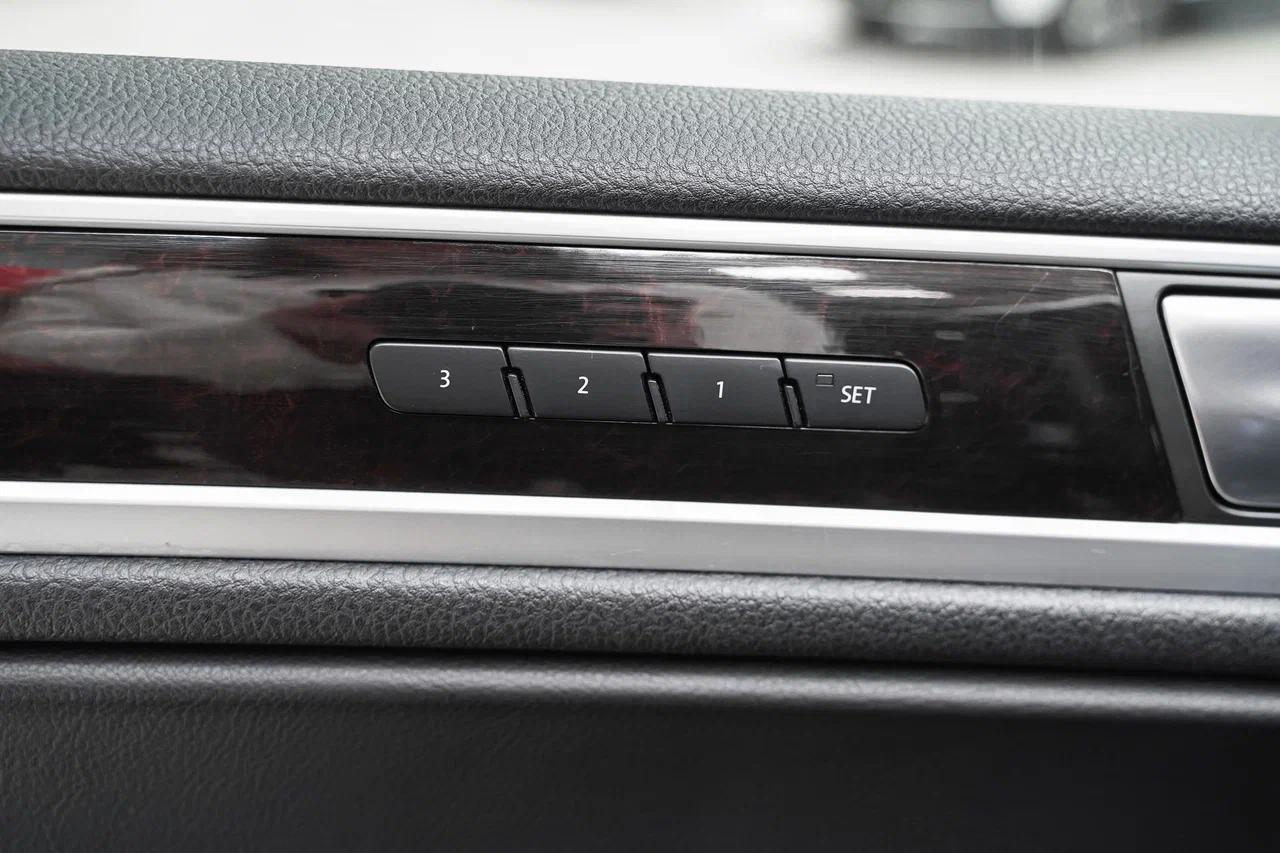 Volkswagen Touareg 2013, черный, ДЦ Орехово