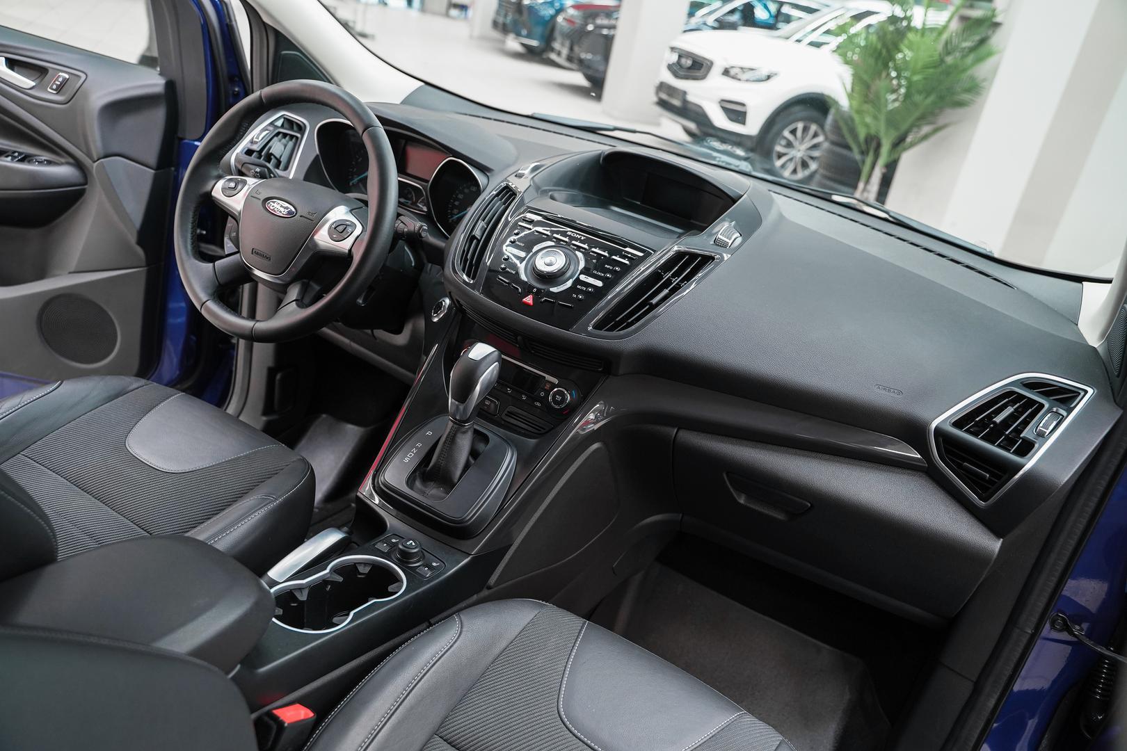 Ford Kuga 2015, синий, ДЦ Орехово