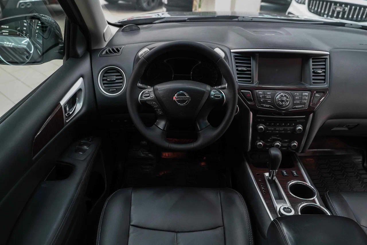 Nissan Pathfinder 2015, серый, ДЦ Орехово