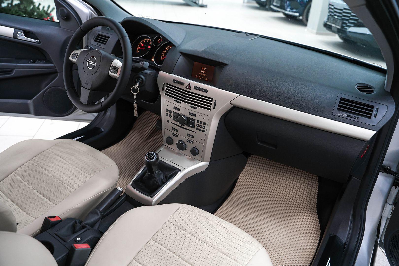 Opel Astra 2008, серебряный, ДЦ Орехово