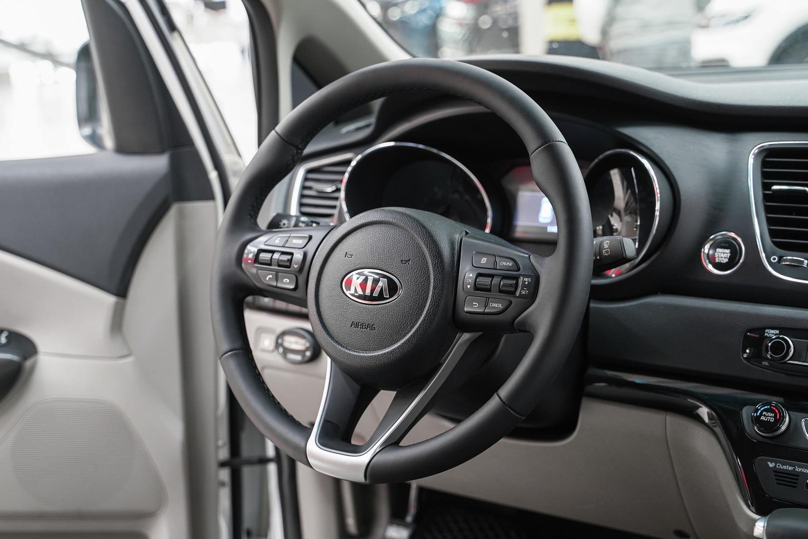 Kia Carnival 2019, белый, ДЦ Орехово