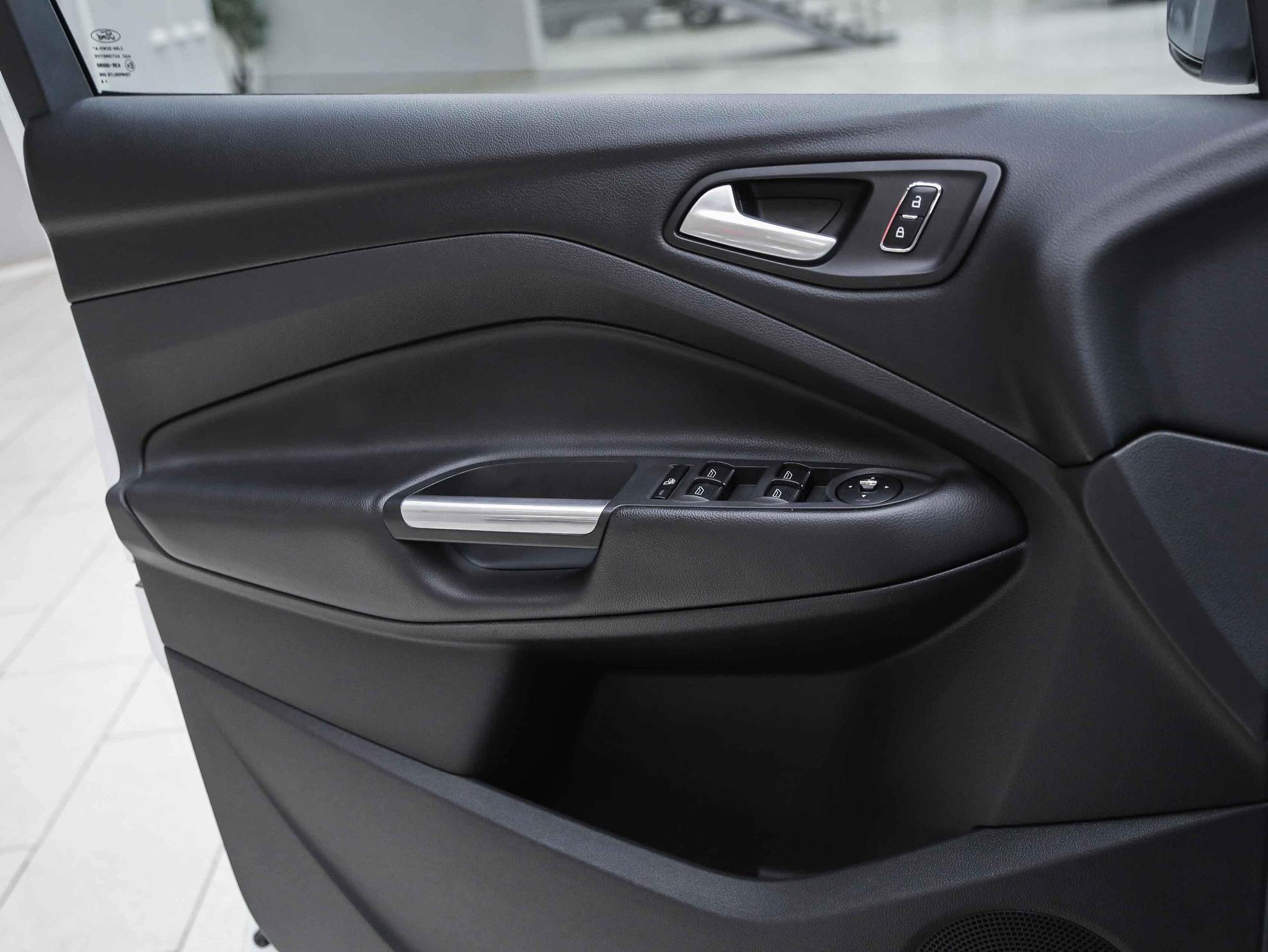 Ford Kuga 2014, белый, ДЦ Орехово
