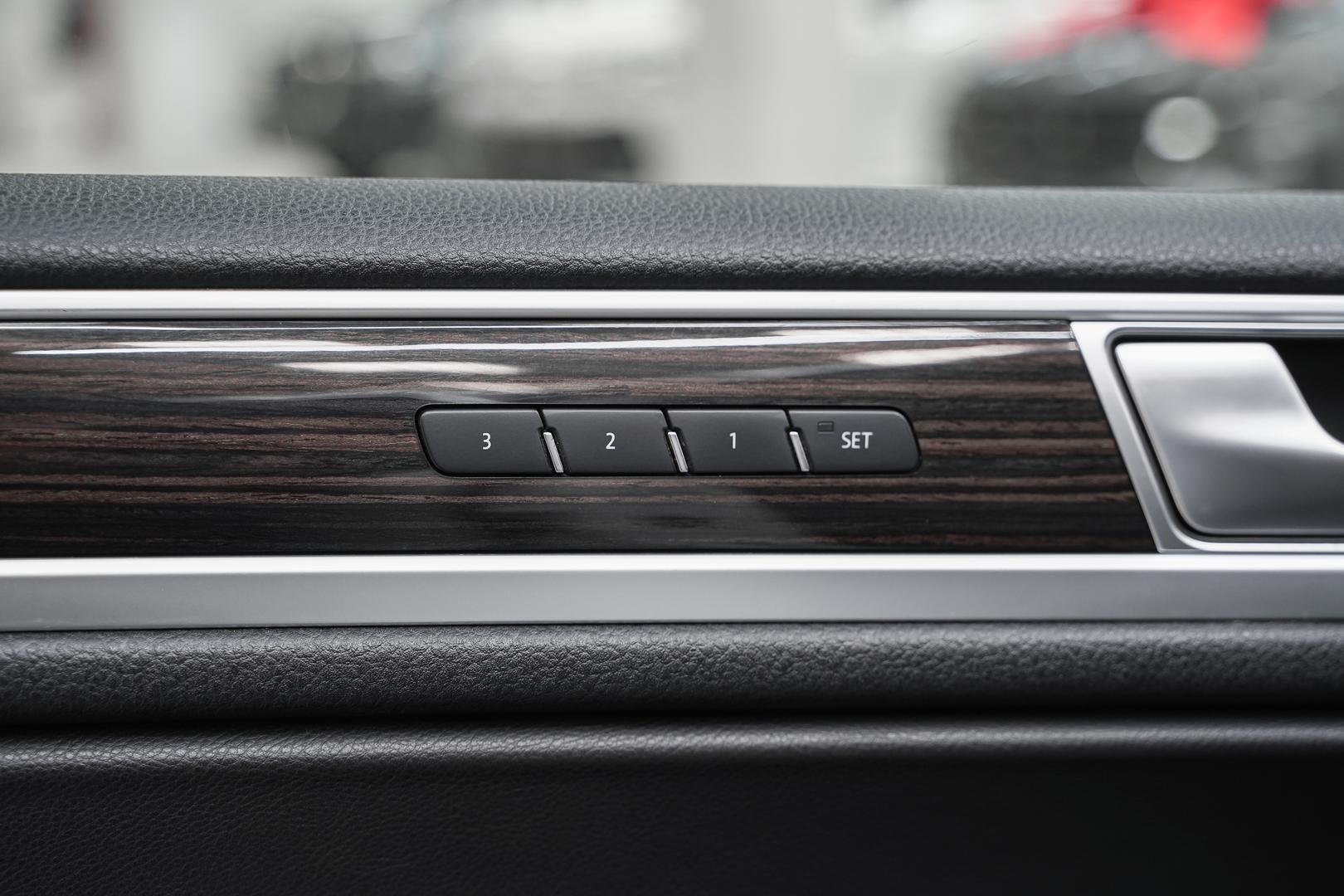 Volkswagen Touareg 2014, белый, ДЦ Орехово