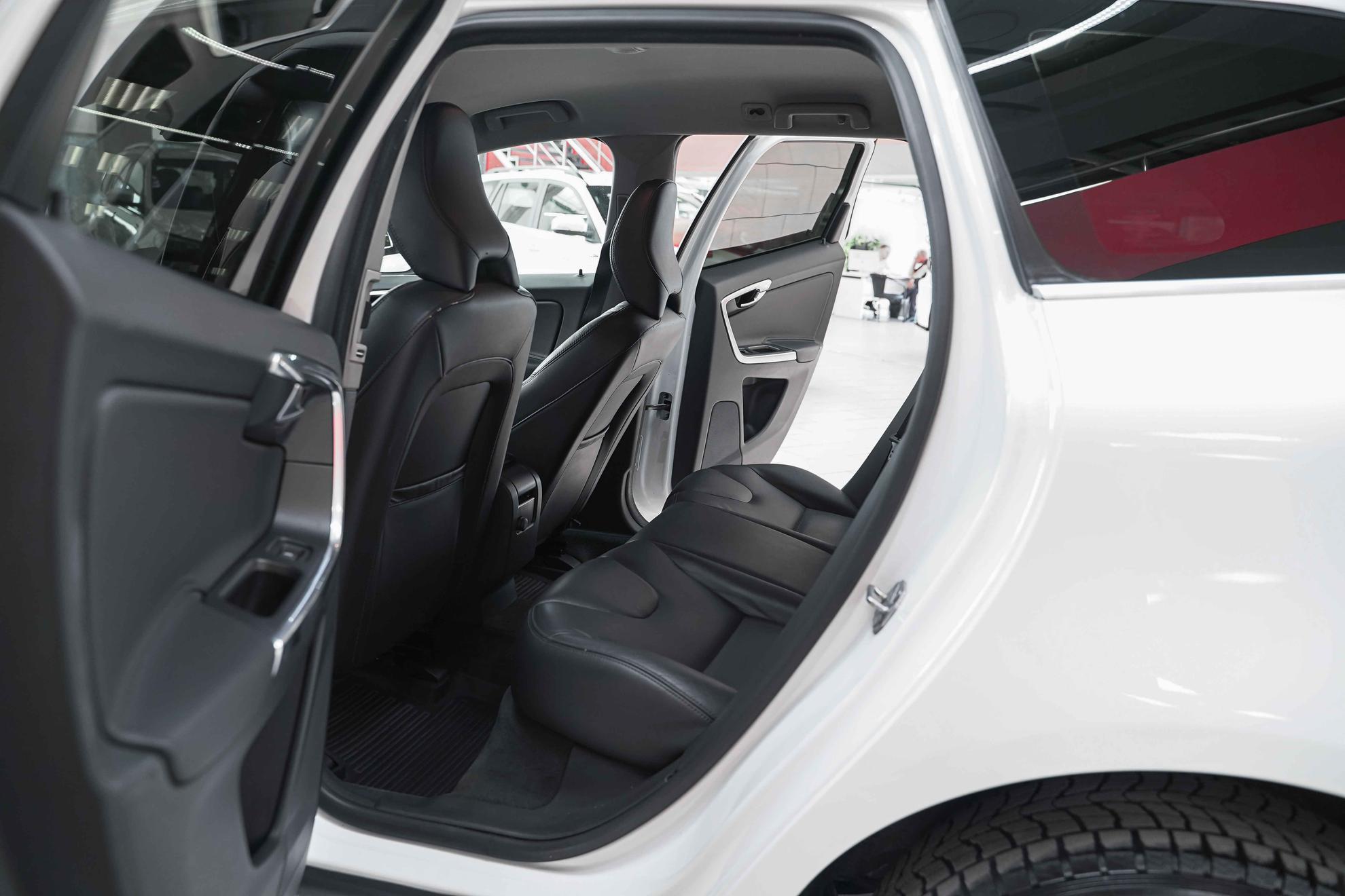 Volvo XC60 2015, белый, ДЦ Орехово