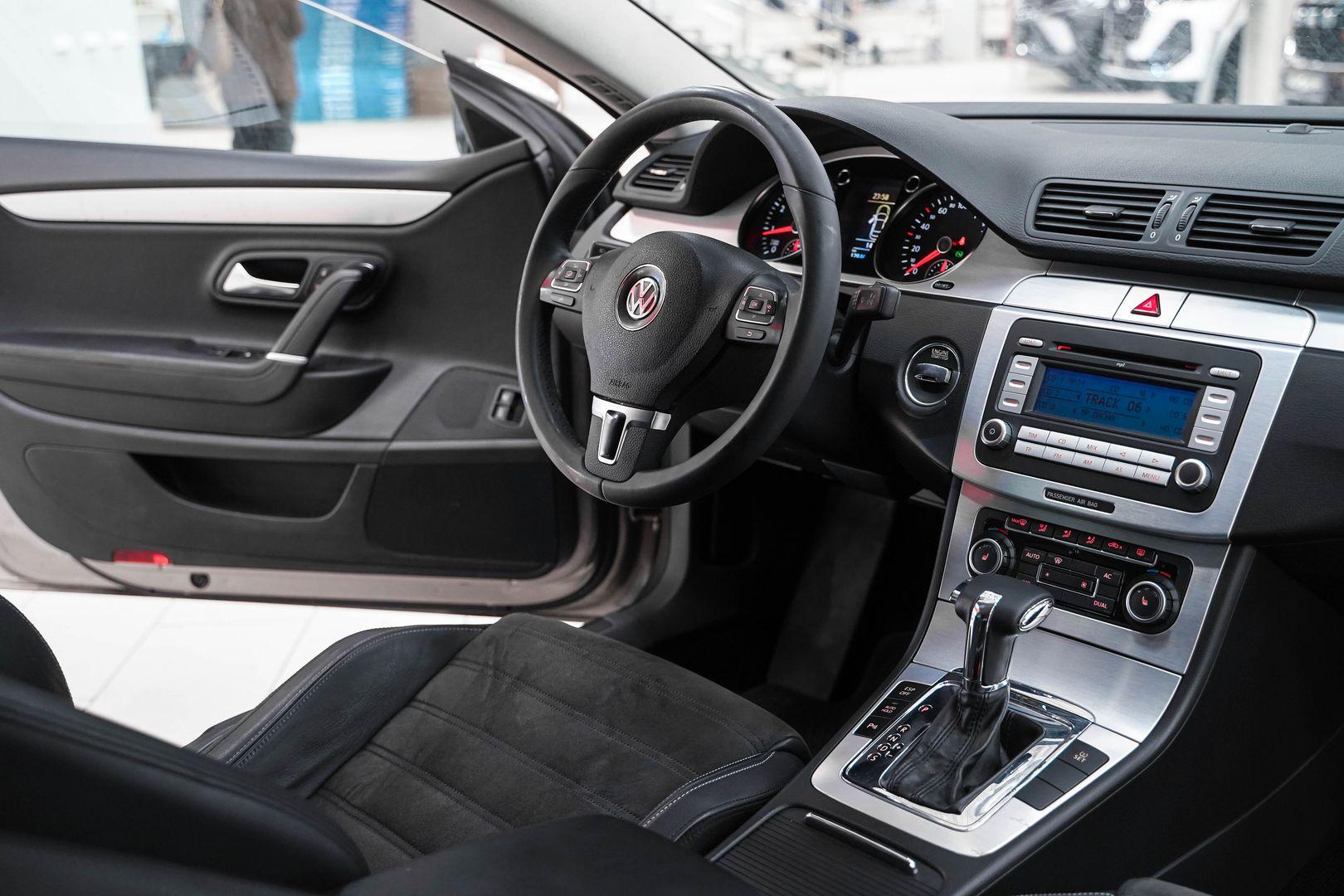 Volkswagen Passat CC 2010, бежевый, ДЦ Орехово