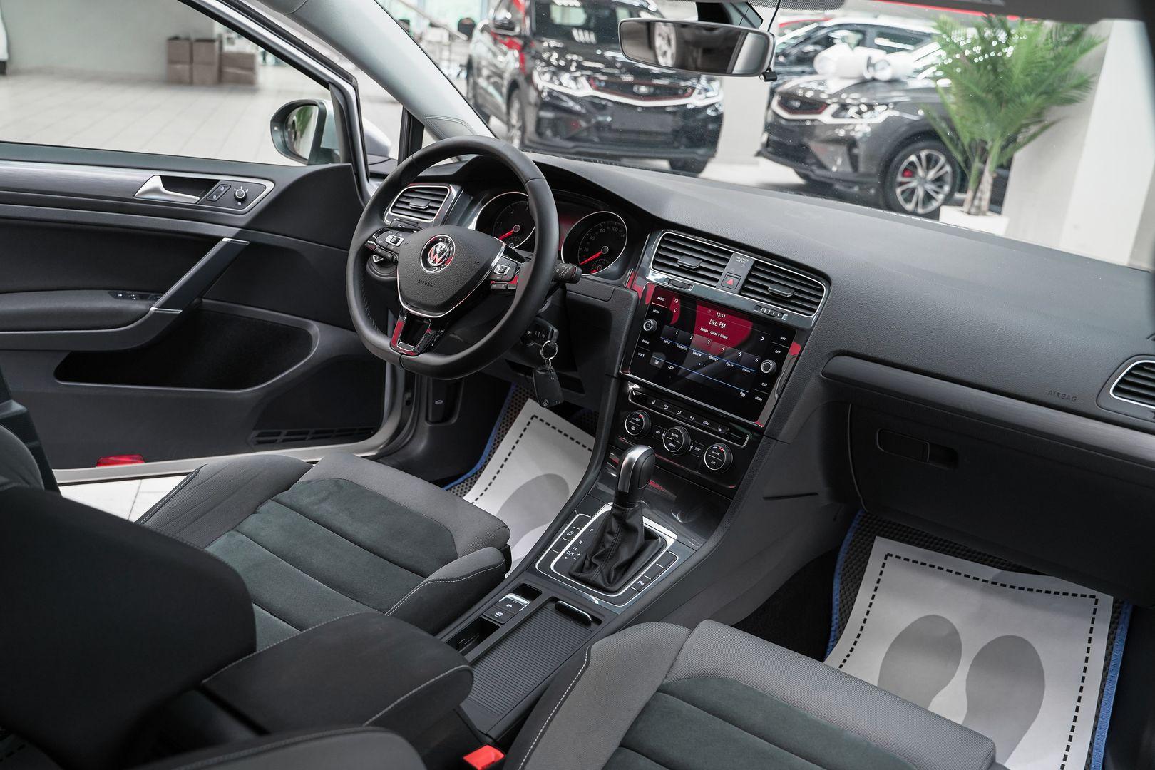 Volkswagen Golf 2019, серый, ДЦ Орехово