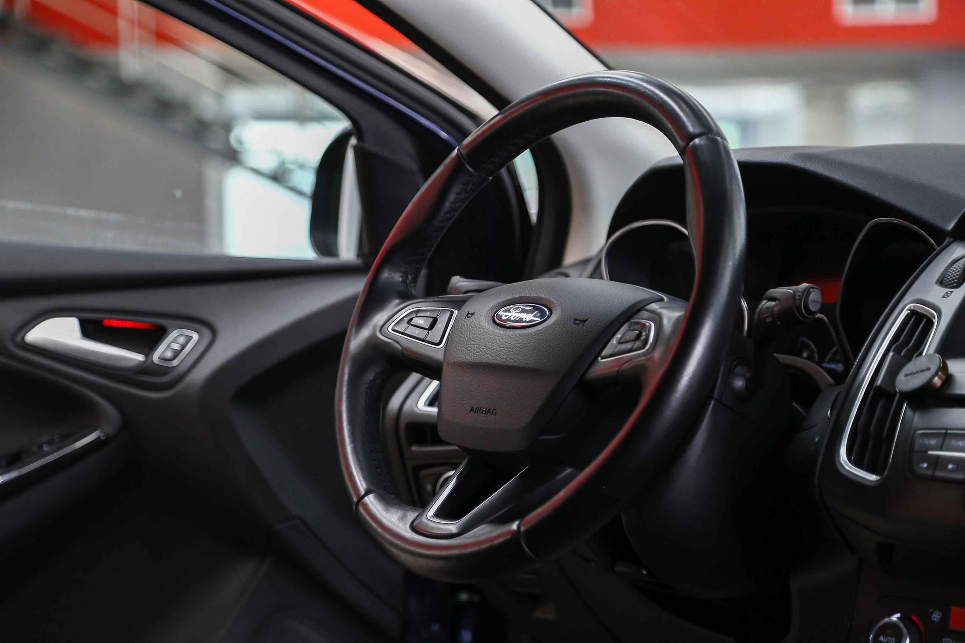 Ford Focus 2017, синий, ДЦ Орехово