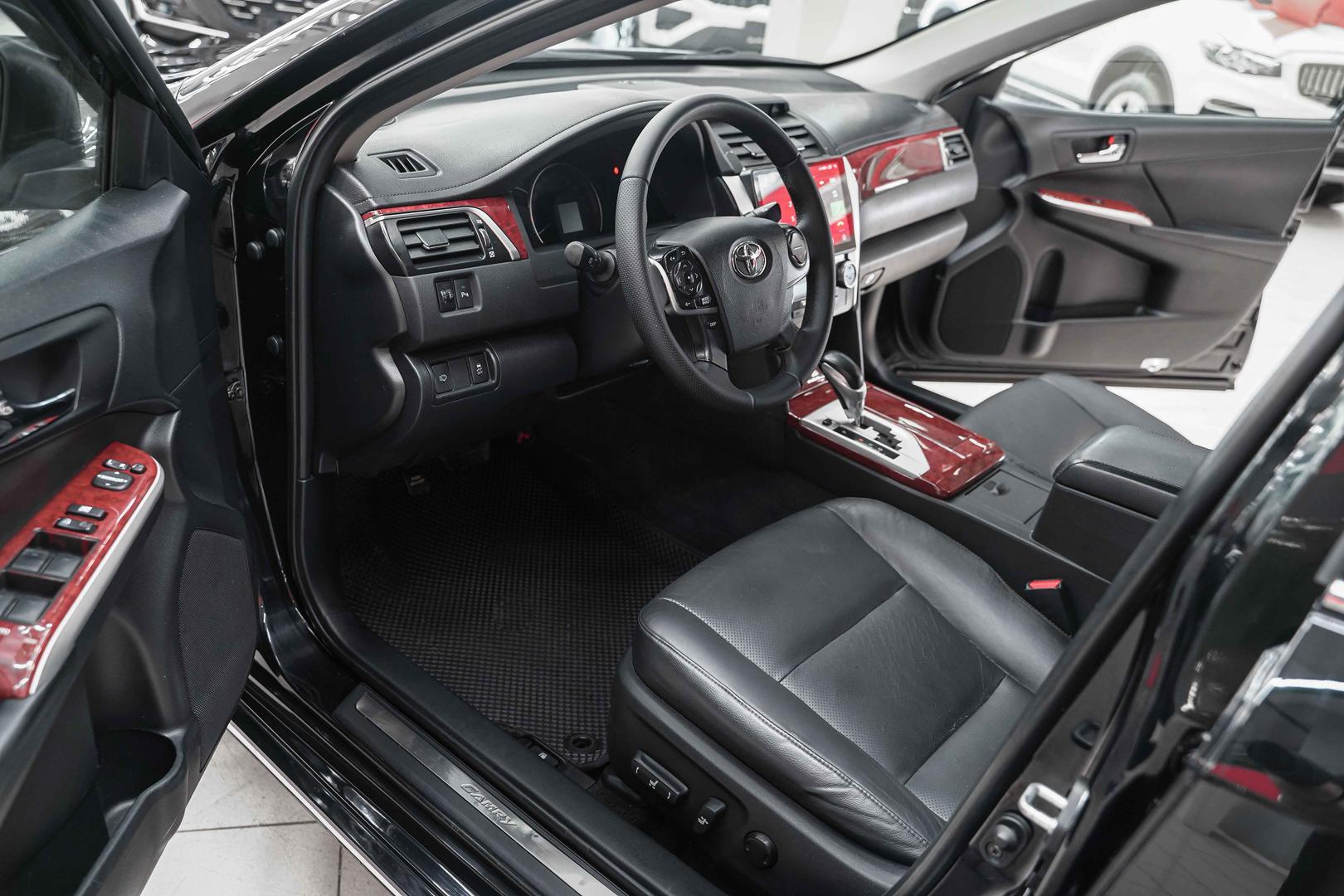 Toyota Camry 2012, черный, ДЦ Орехово