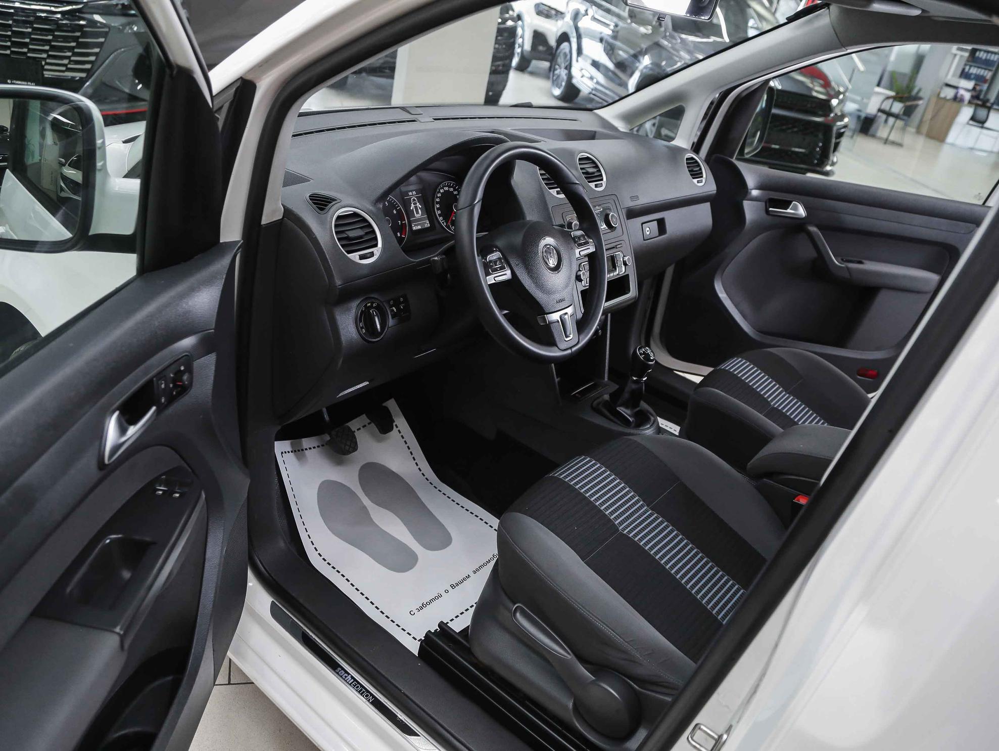 Volkswagen Caddy 2013, белый, ДЦ Орехово