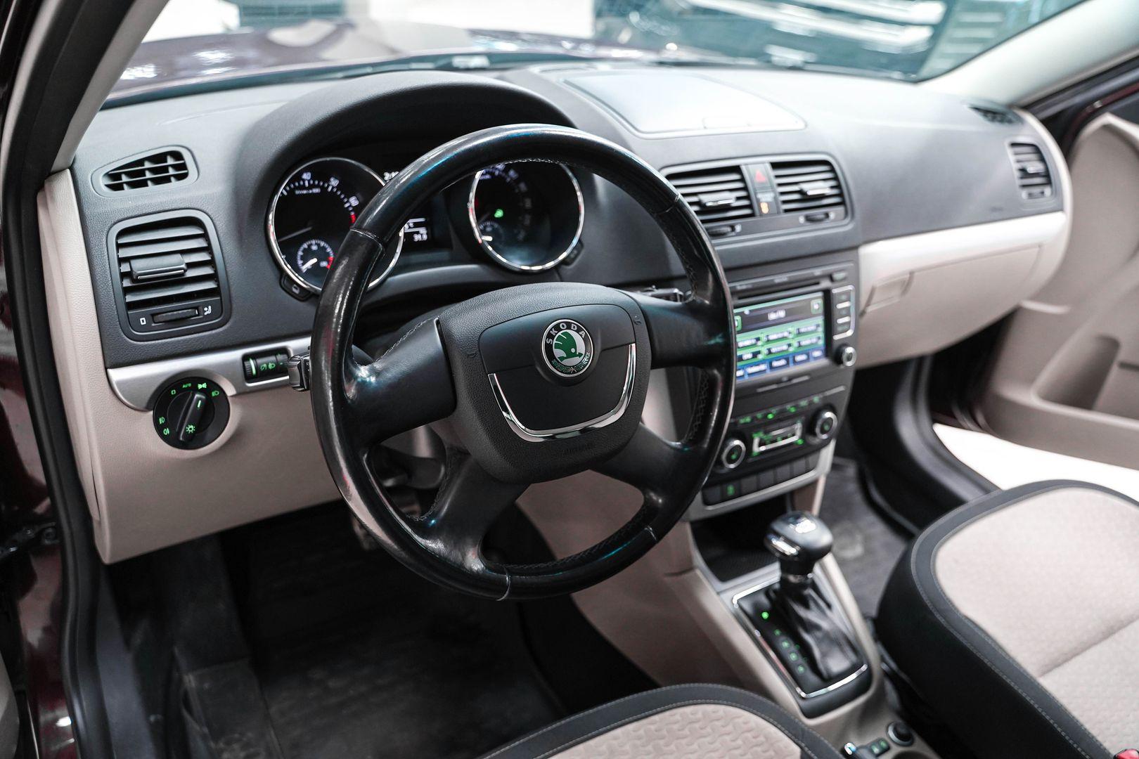 Skoda Yeti 2011, пурпурный, ДЦ Орехово