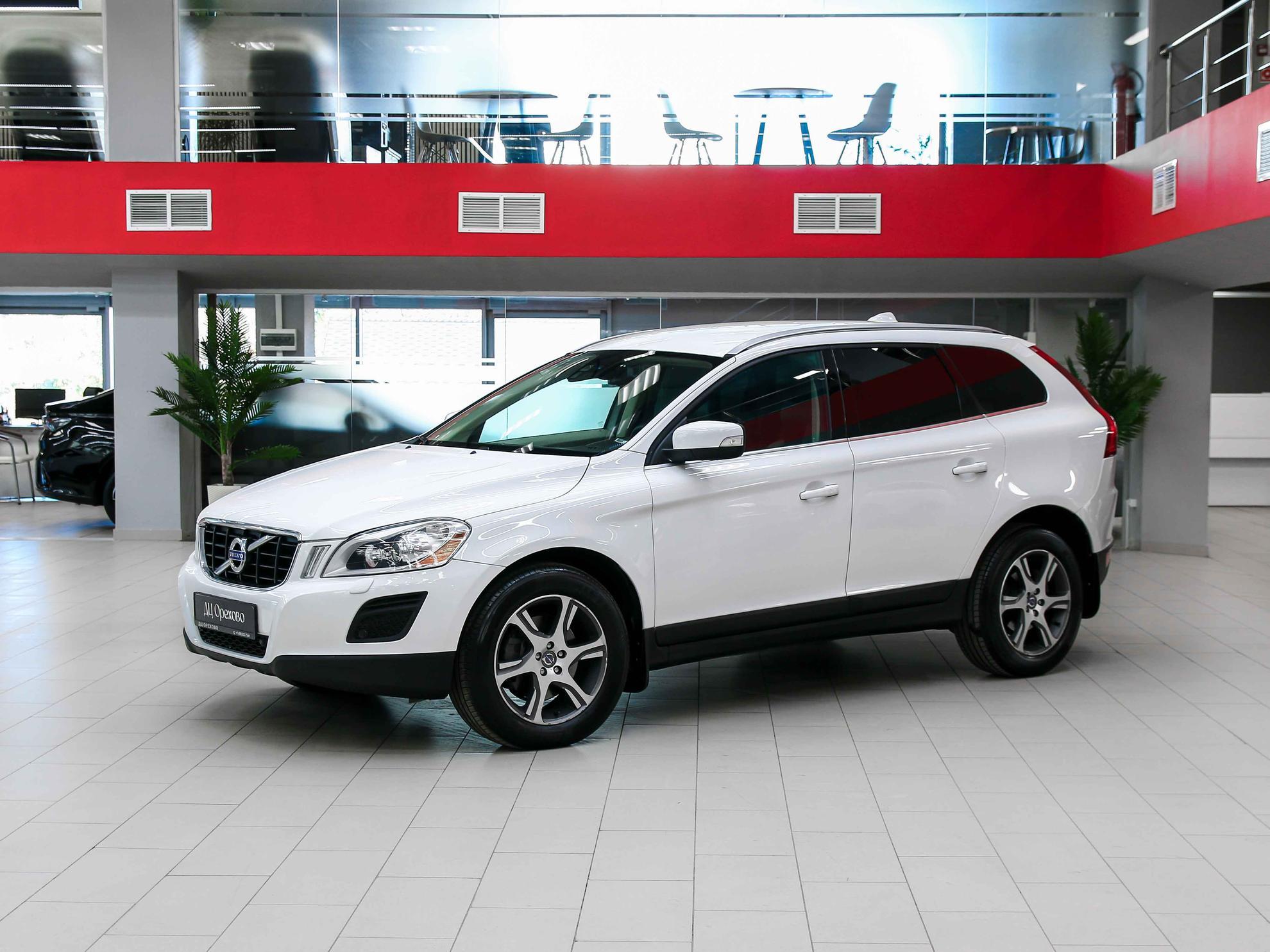 Volvo XC60 2011, белый, ДЦ Орехово