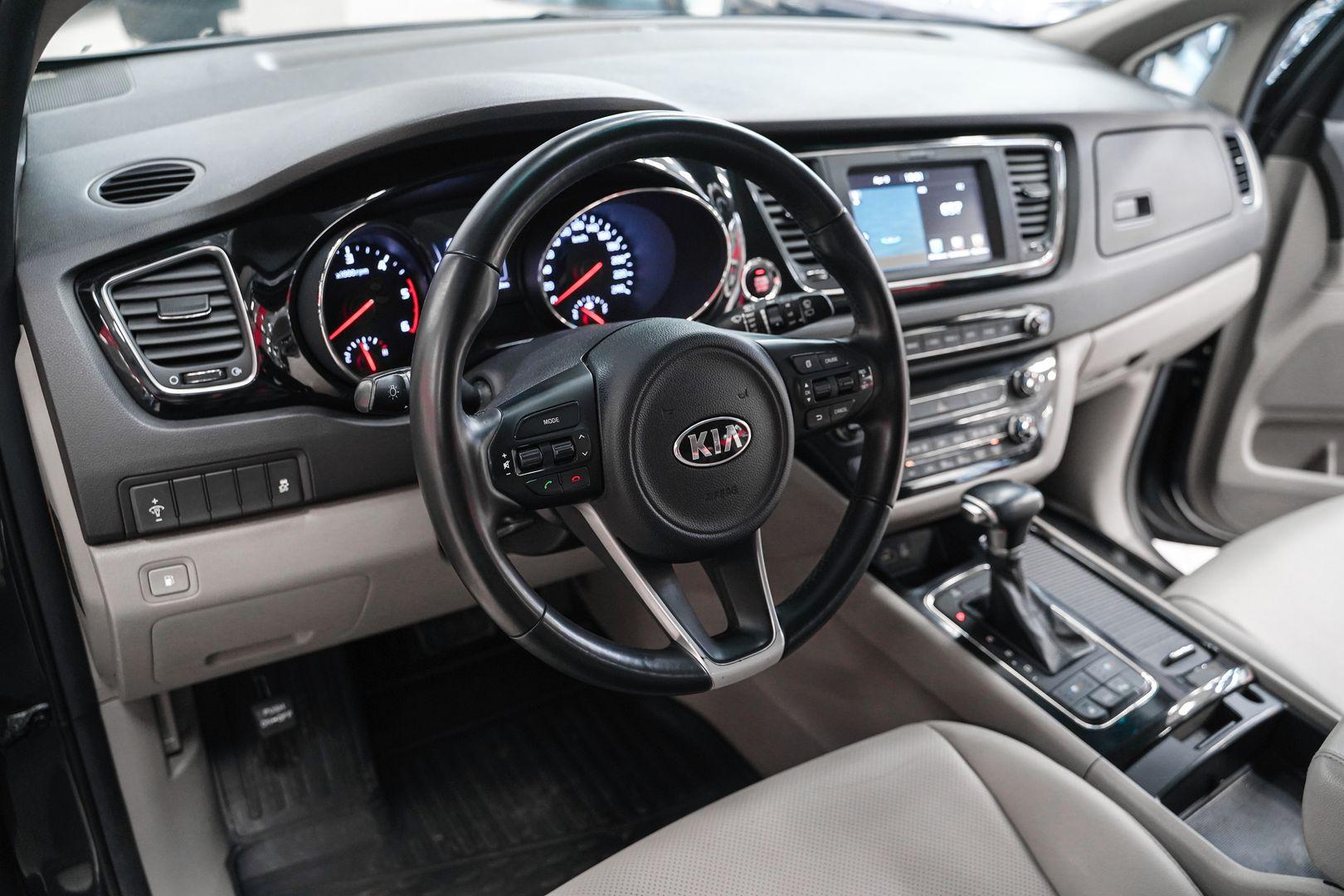 Kia Carnival 2017, серый, ДЦ Орехово