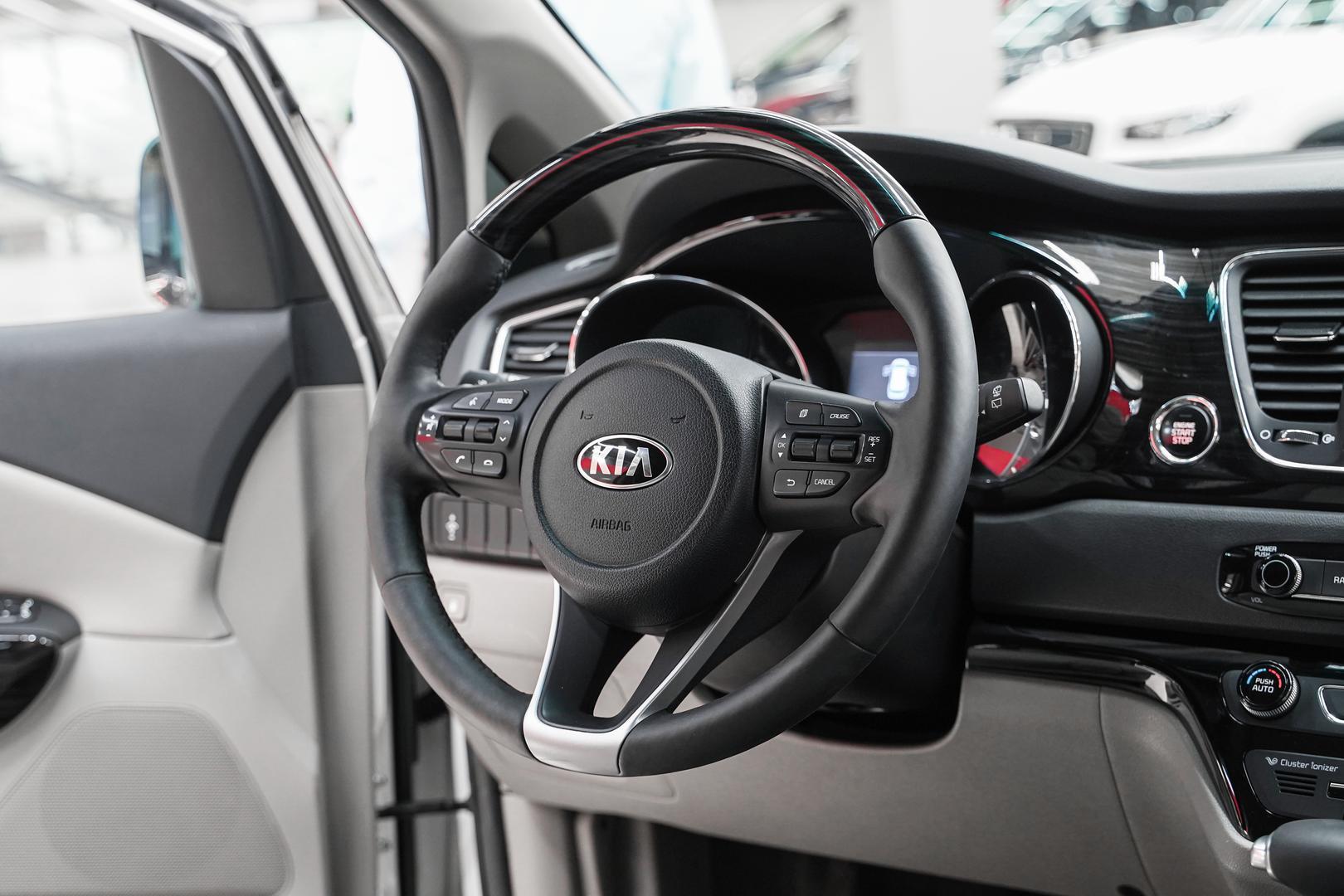 Kia Carnival 2018, белый, ДЦ Орехово