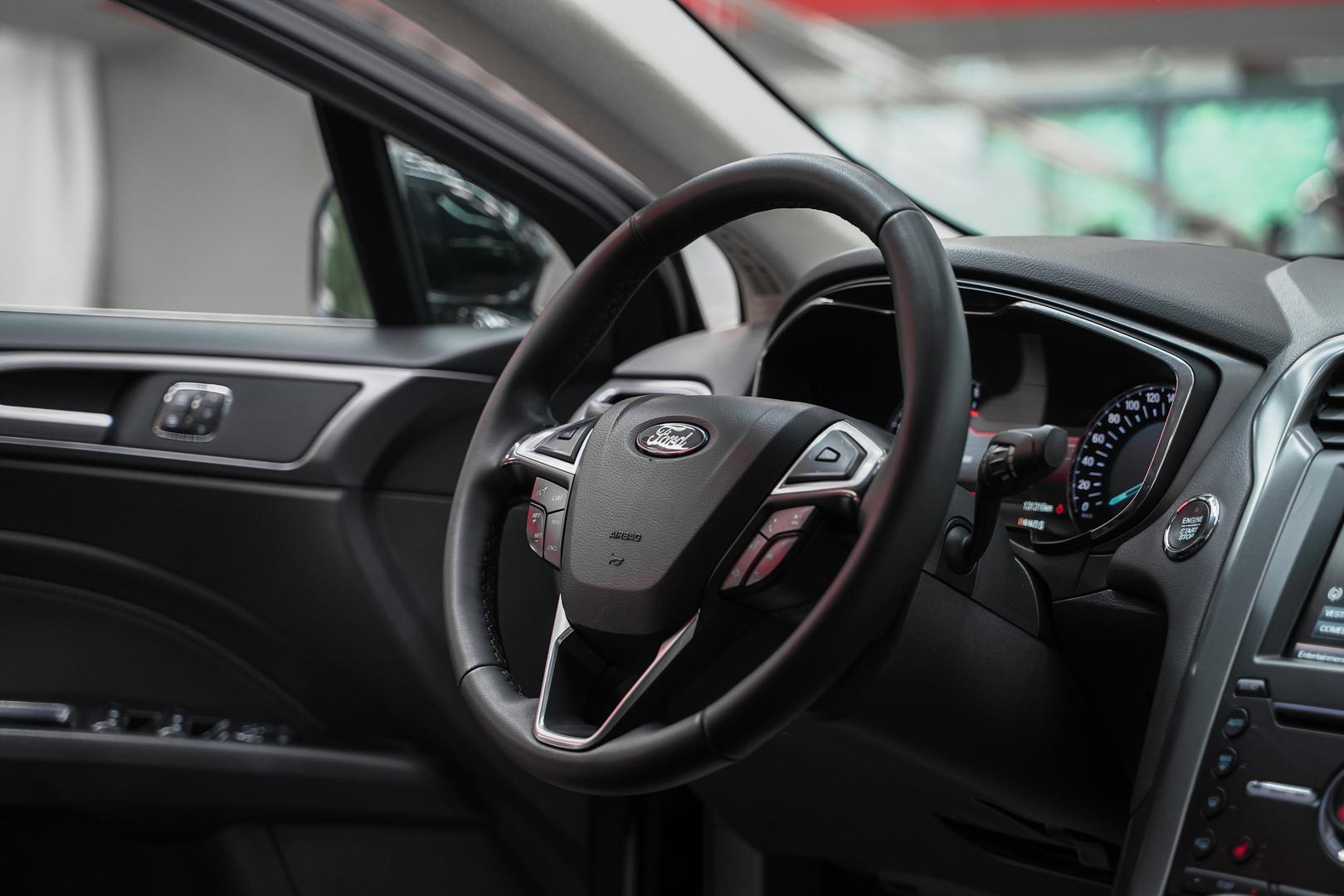 Ford Mondeo 2015, черный, ДЦ Орехово