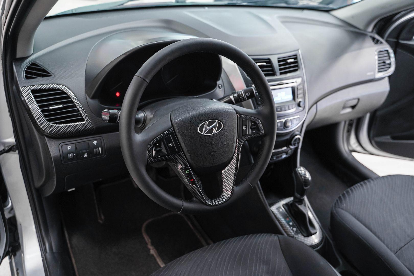 Hyundai Solaris 2015, серебряный, ДЦ Орехово