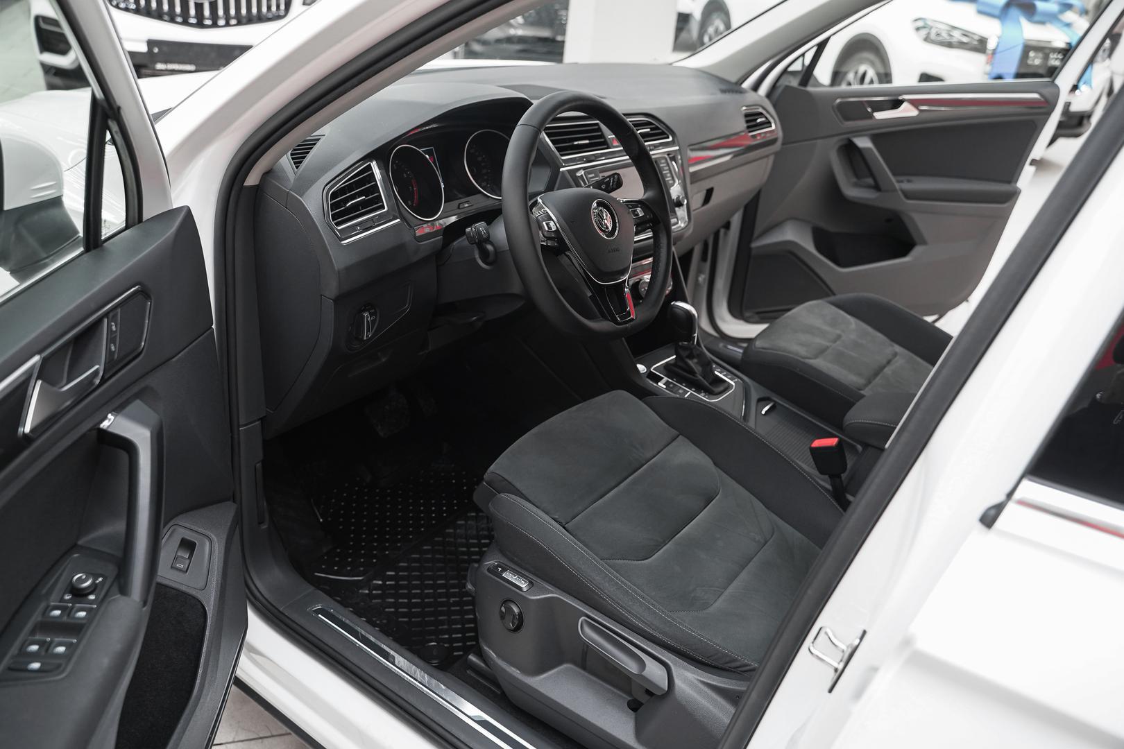 Volkswagen Tiguan 2017, белый, ДЦ Орехово