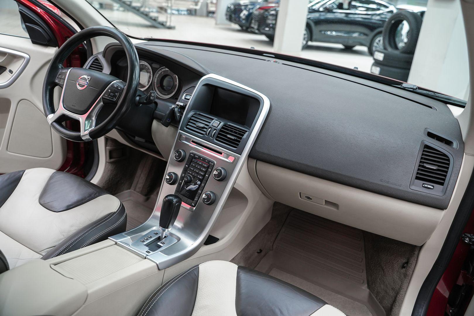 Volvo XC60 2011, красный, ДЦ Орехово
