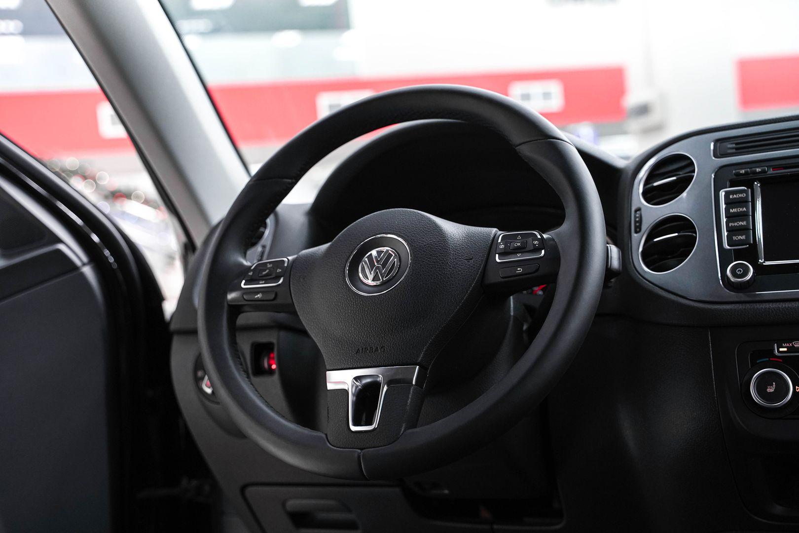 Volkswagen Tiguan 2012, черный, ДЦ Орехово