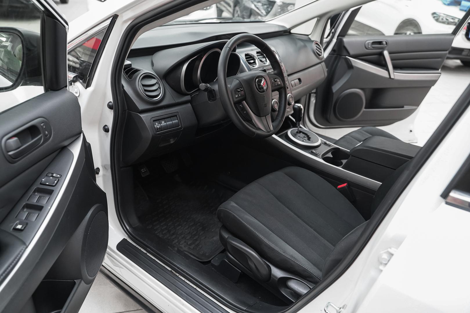 Mazda CX-7 2011, белый, ДЦ Орехово