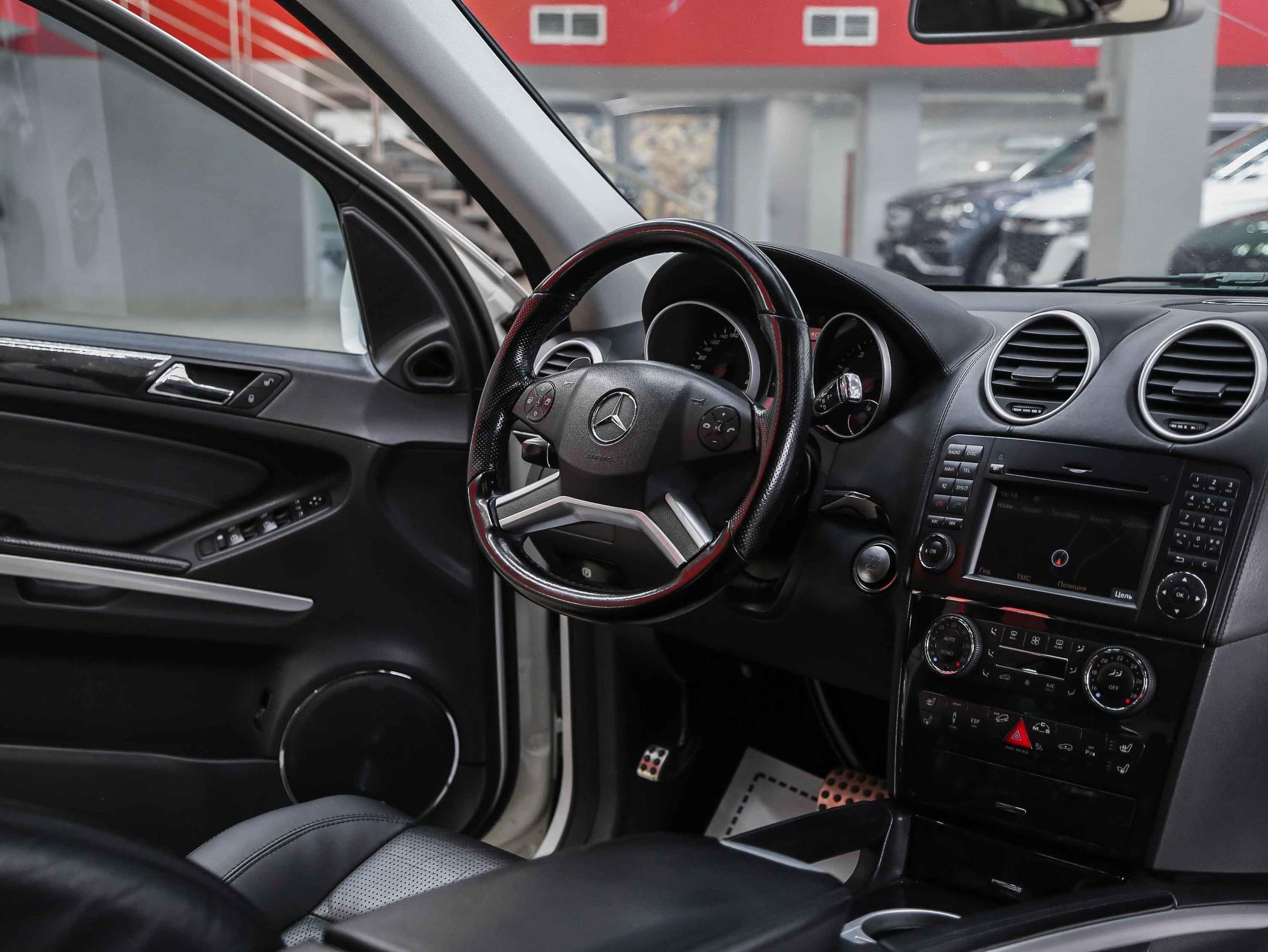 Mercedes-Benz M-Класс AMG 2010, белый, ДЦ Орехово