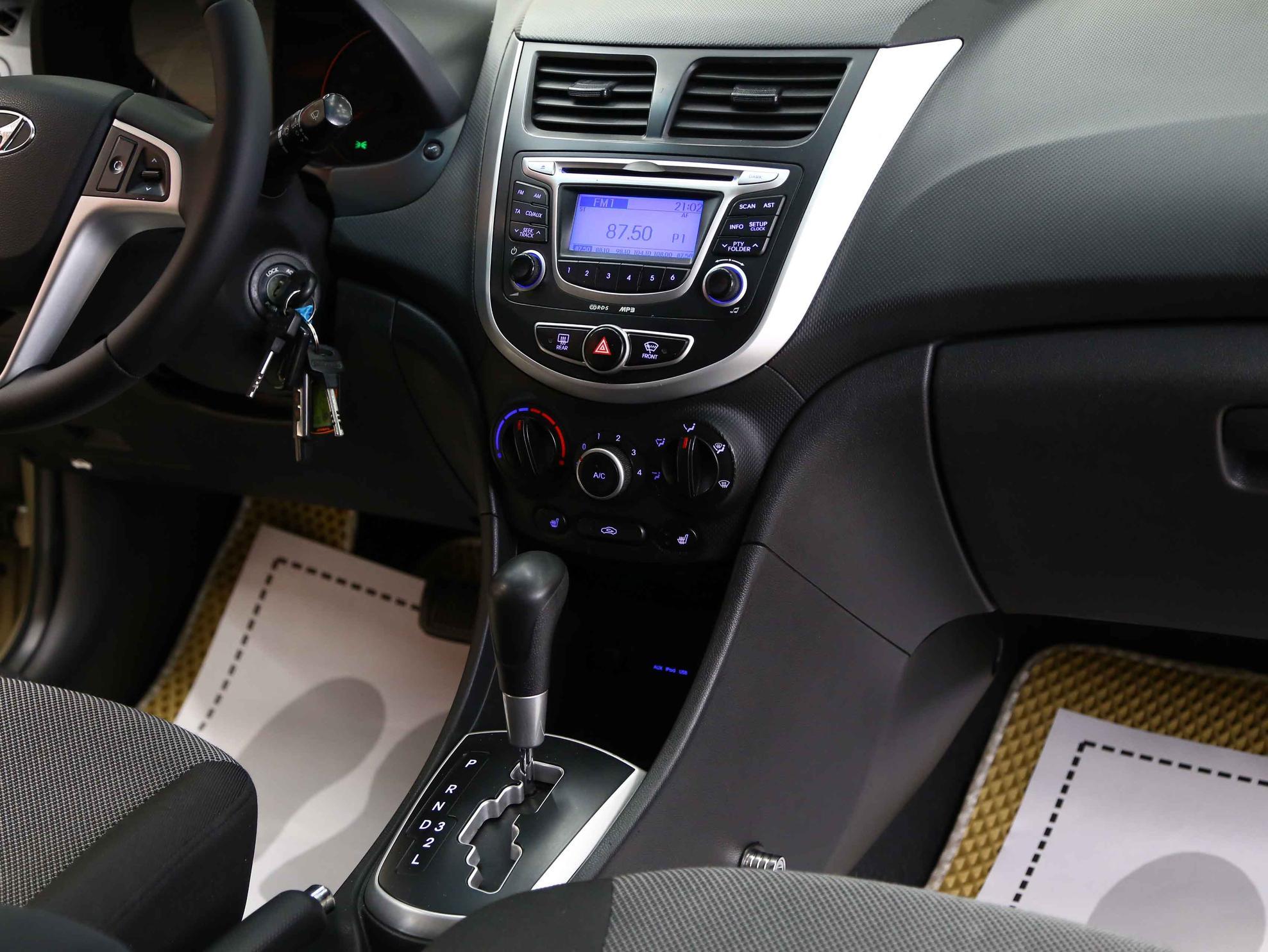 Hyundai Solaris 2013, бежевый, ДЦ Орехово